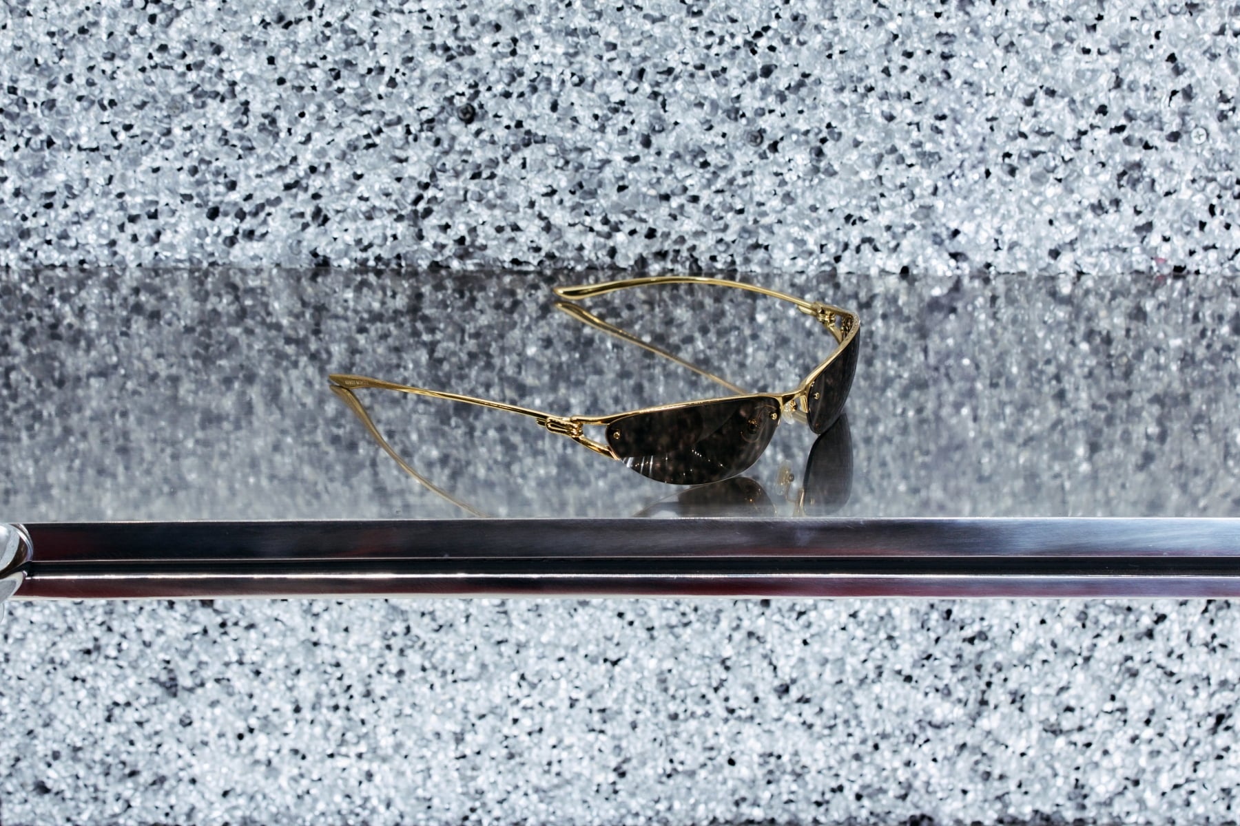 GENTLE MONSTER 聯手 FKA twigs 迎來跨界聯名！以植物美學展現眼鏡輪廓