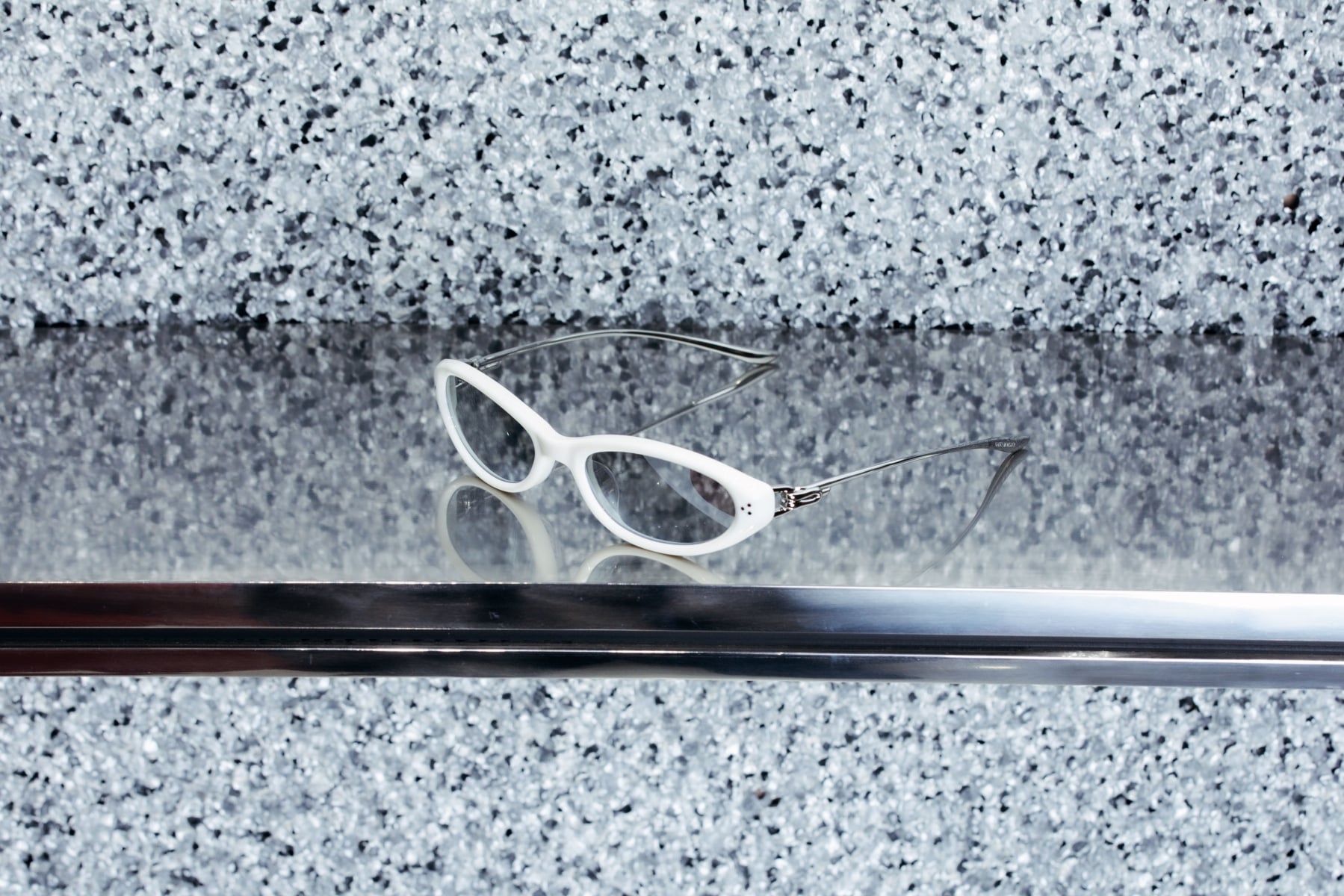 GENTLE MONSTER 聯手 FKA twigs 迎來跨界聯名！以植物美學展現眼鏡輪廓