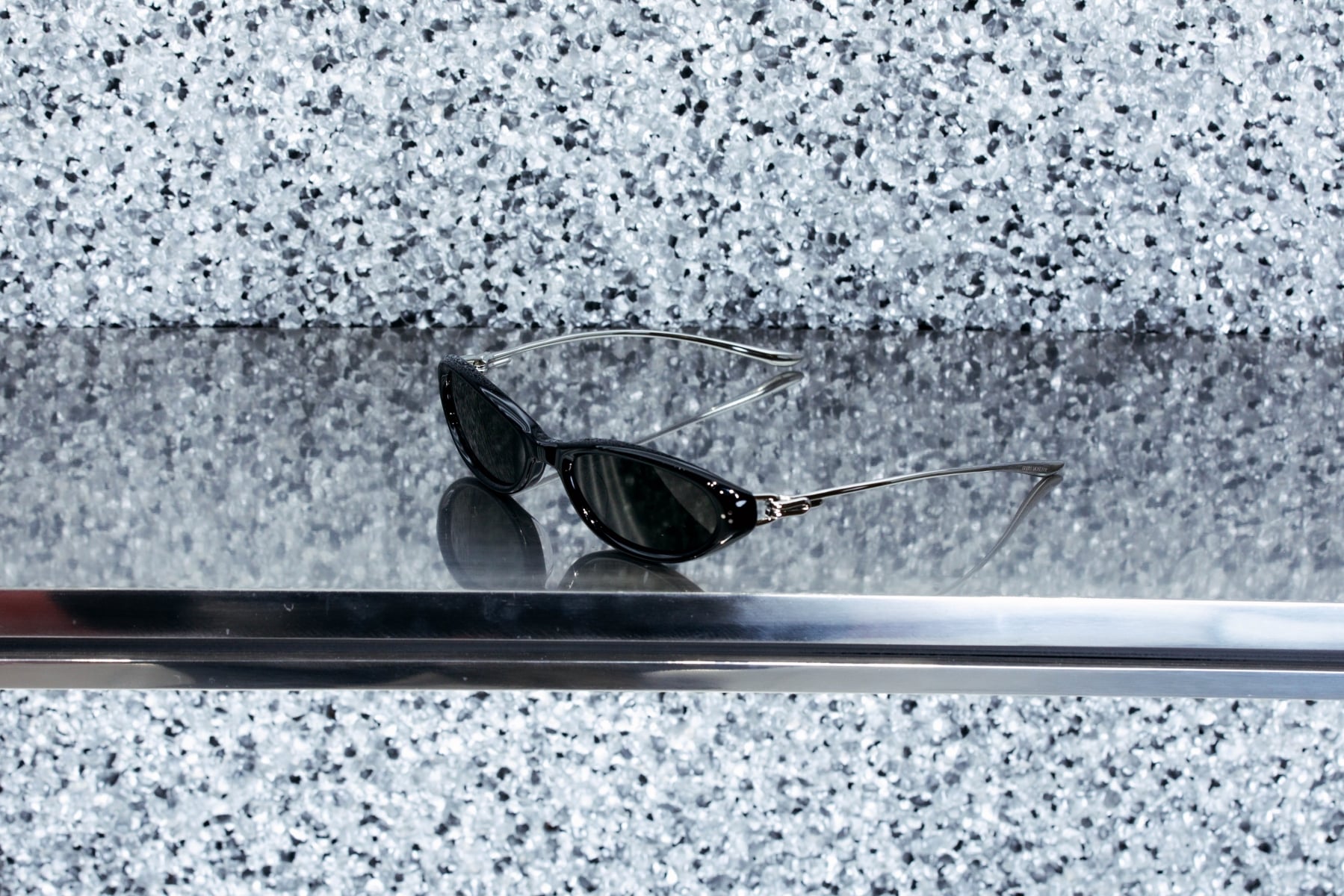 GENTLE MONSTER 聯手 FKA twigs 迎來跨界聯名！以植物美學展現眼鏡輪廓