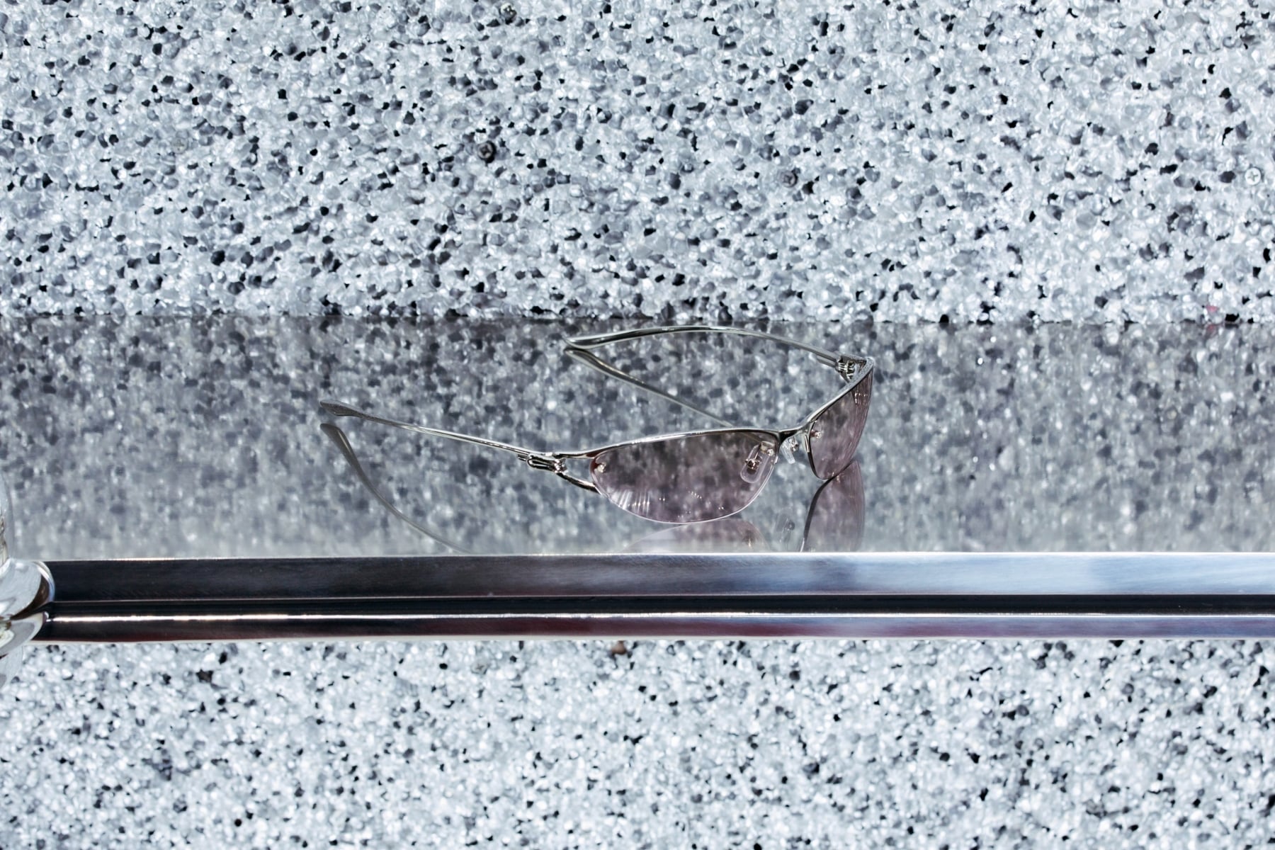 GENTLE MONSTER 聯手 FKA twigs 迎來跨界聯名！以植物美學展現眼鏡輪廓