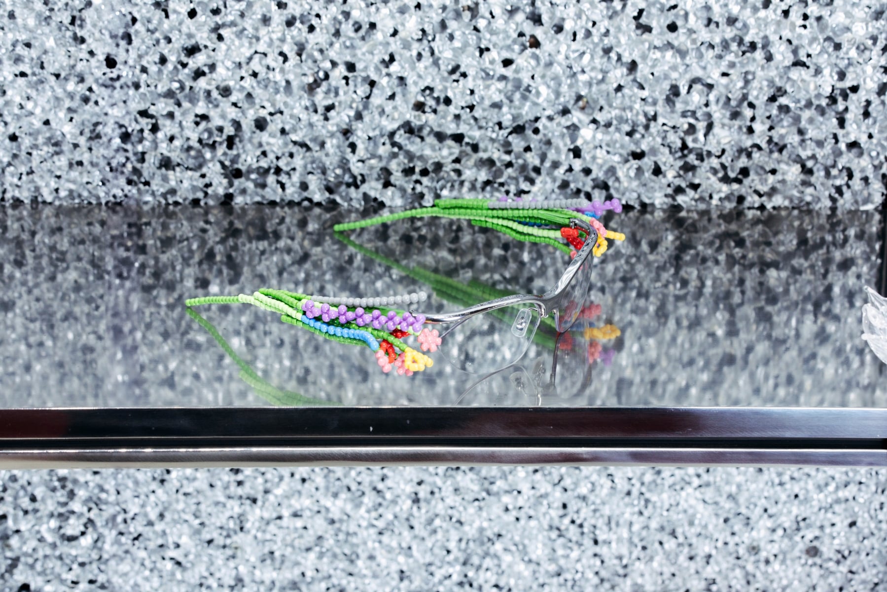 GENTLE MONSTER 聯手 FKA twigs 迎來跨界聯名！以植物美學展現眼鏡輪廓