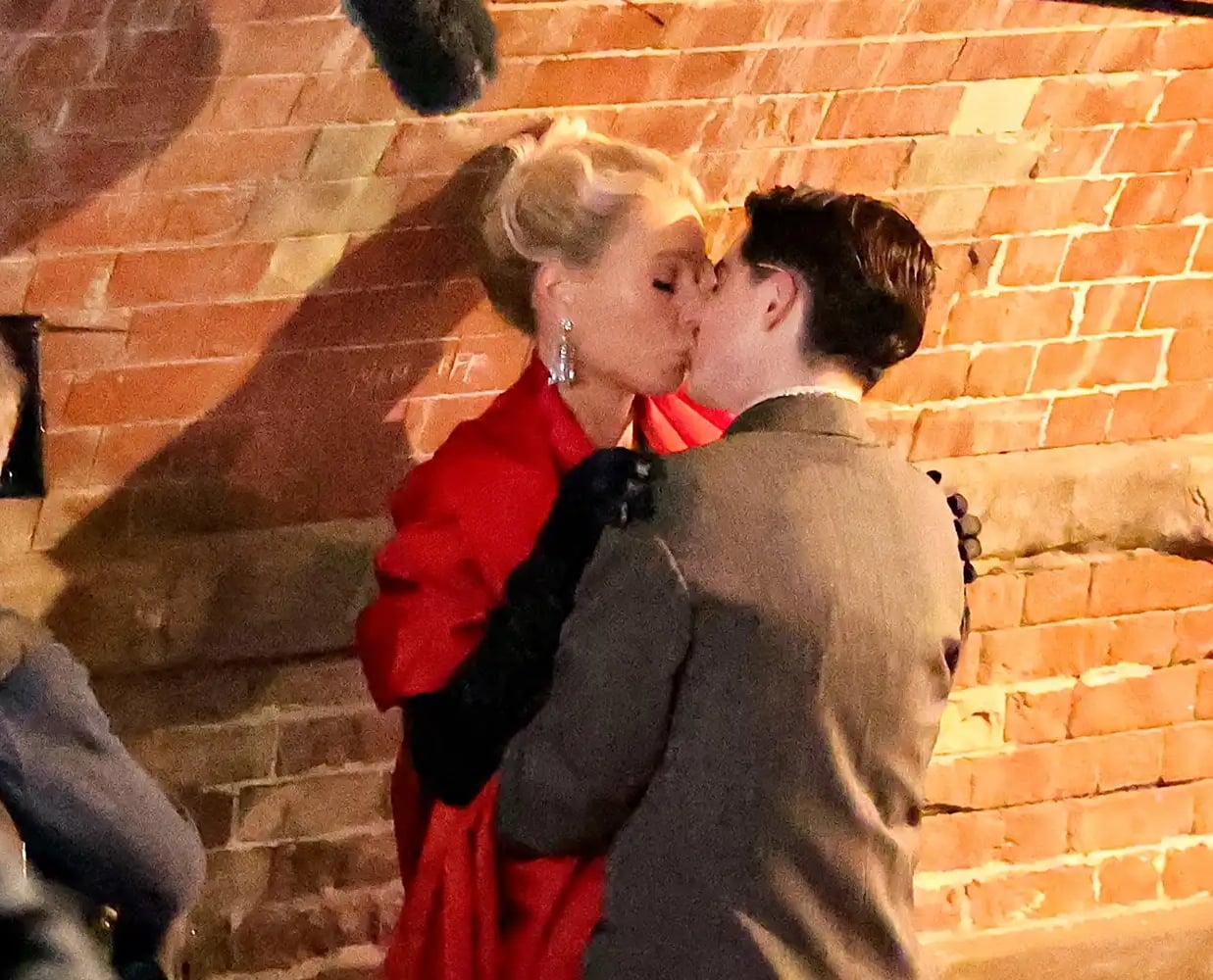 葛妮絲派特洛 Gwyneth Paltrow 談起和「甜茶」提摩西夏勒梅拍吻戲！坦言：「我感到自在！」