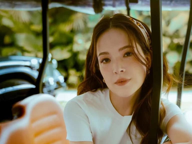 許瑋甯身高 167 公分!IG 曬 10 年前深 V 長腿美照引網驚:「時間被偷了嗎?」