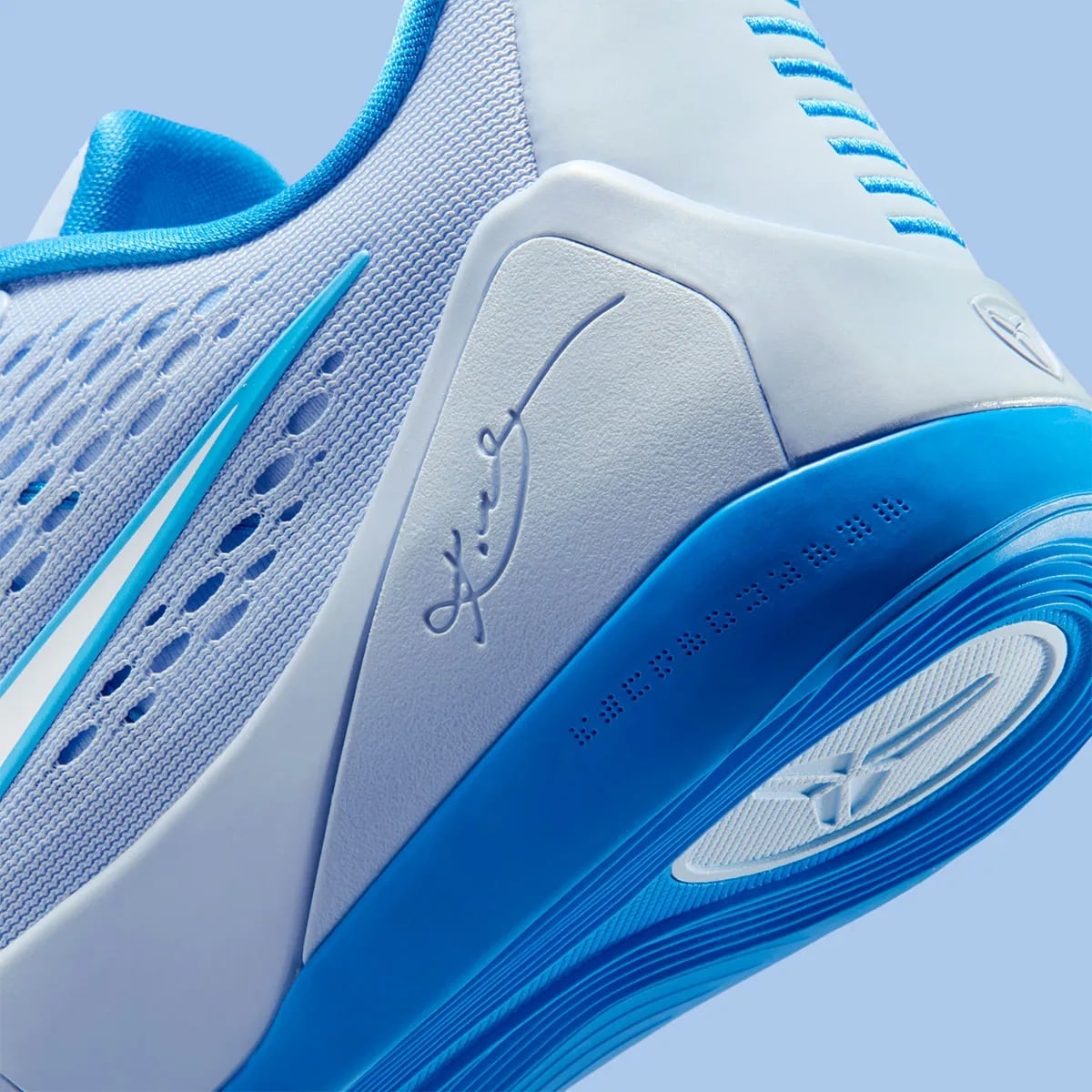 Nike Kobe 9 EM Protro「Hydrogen Blue」搶先看！冰藍色調的老大戰靴直接帥翻球場！