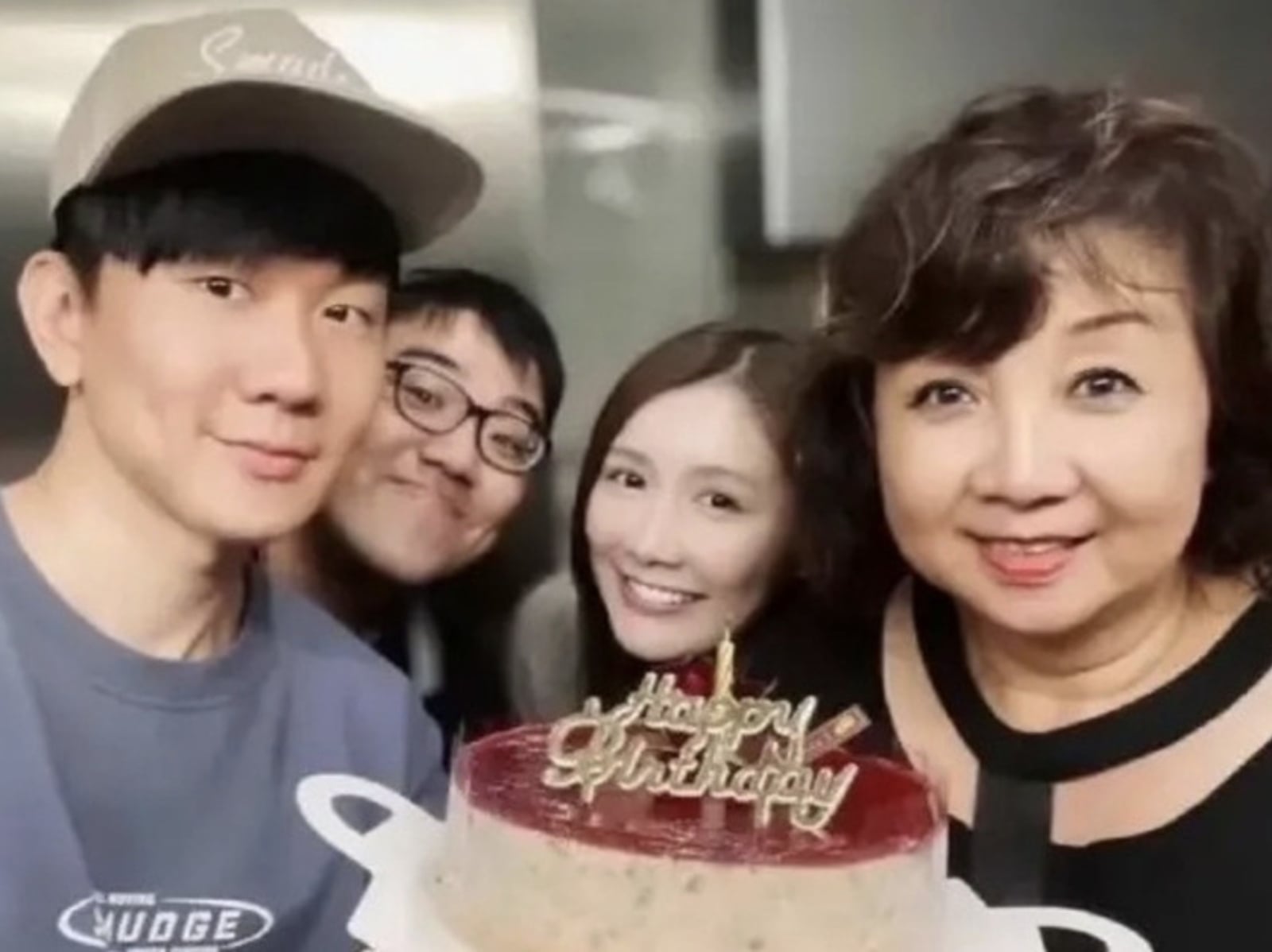 林俊傑才認愛網紅七七！前女友曬貼臉照指控劈腿，經紀公司回應了！