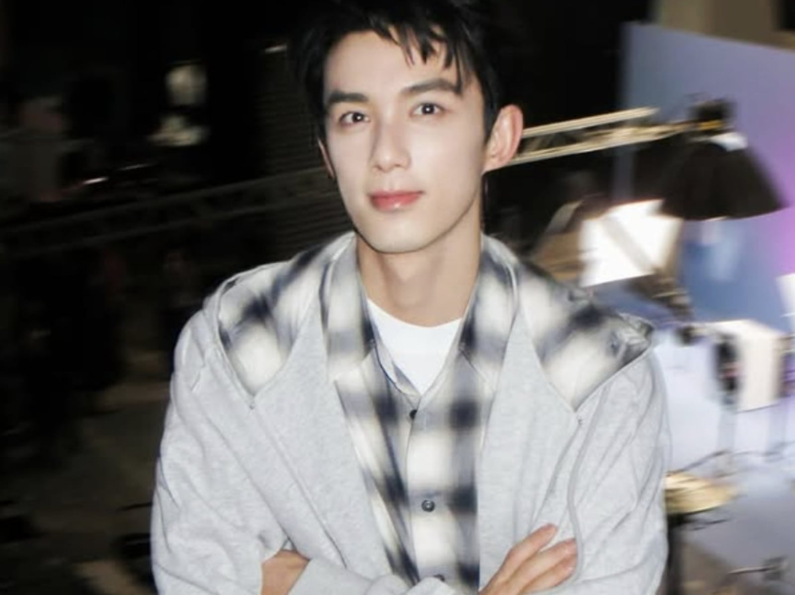 吳磊遭白姍姍拋售「私密床照 1 萬」工作室喊告！網紅深夜道歉了！