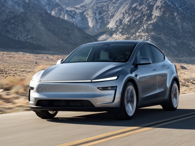 2025 年度最安全新車名單出爐！賓士 CLA、Tesla Model 3 皆上榜！