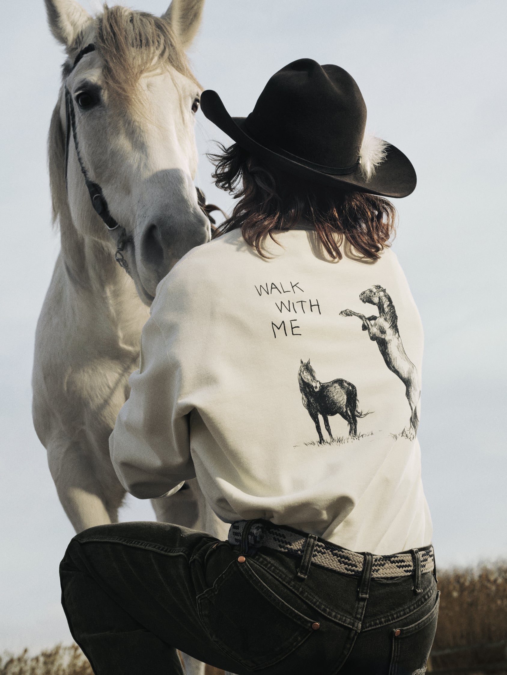 過年穿搭必備紅色單品！Canada Goose 推馬年限定系列，胭脂紅羽絨夾克、抓絨外套引一次看