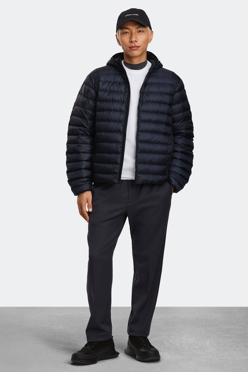 過年穿搭必備紅色單品！Canada Goose 推馬年限定系列，胭脂紅羽絨夾克、抓絨外套引一次看