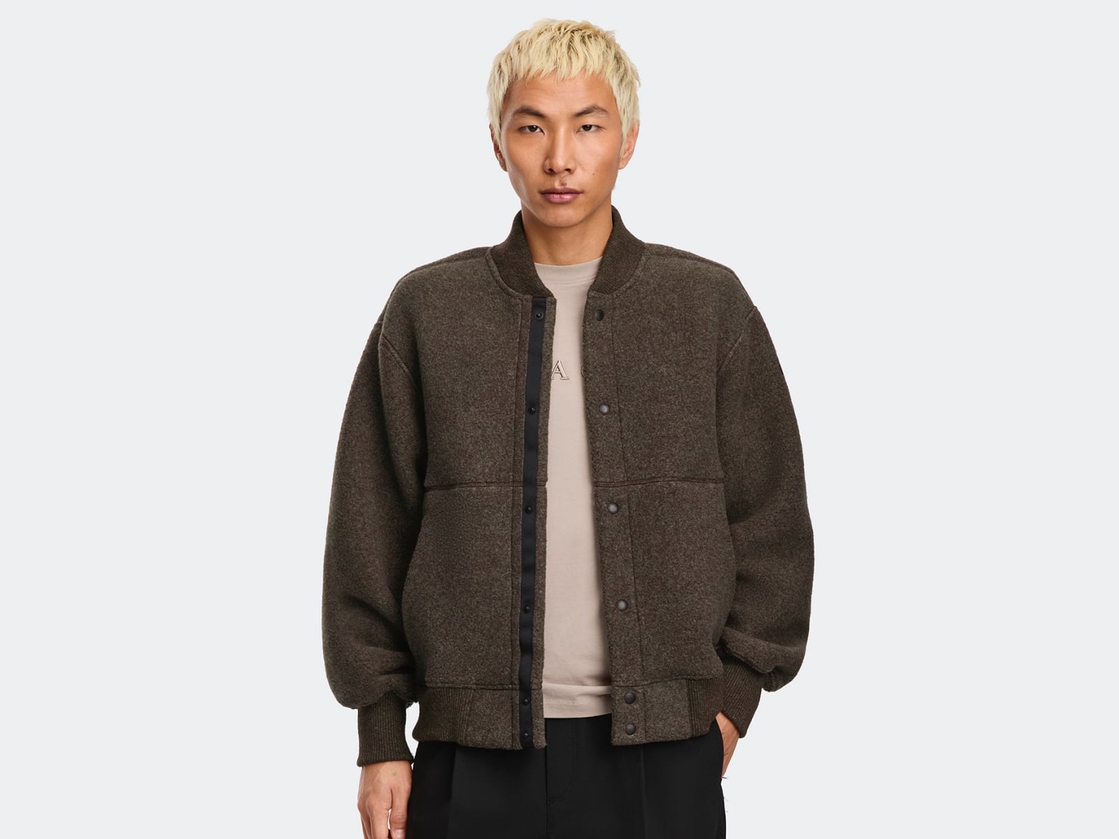 過年穿搭必備紅色單品！Canada Goose 推馬年限定系列，胭脂紅羽絨夾克、抓絨外套引一次看