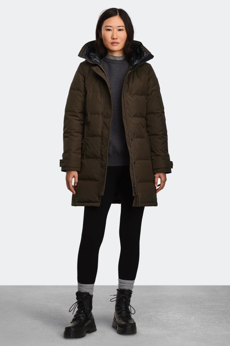 過年穿搭必備紅色單品！Canada Goose 推馬年限定系列，胭脂紅羽絨夾克、抓絨外套引一次看