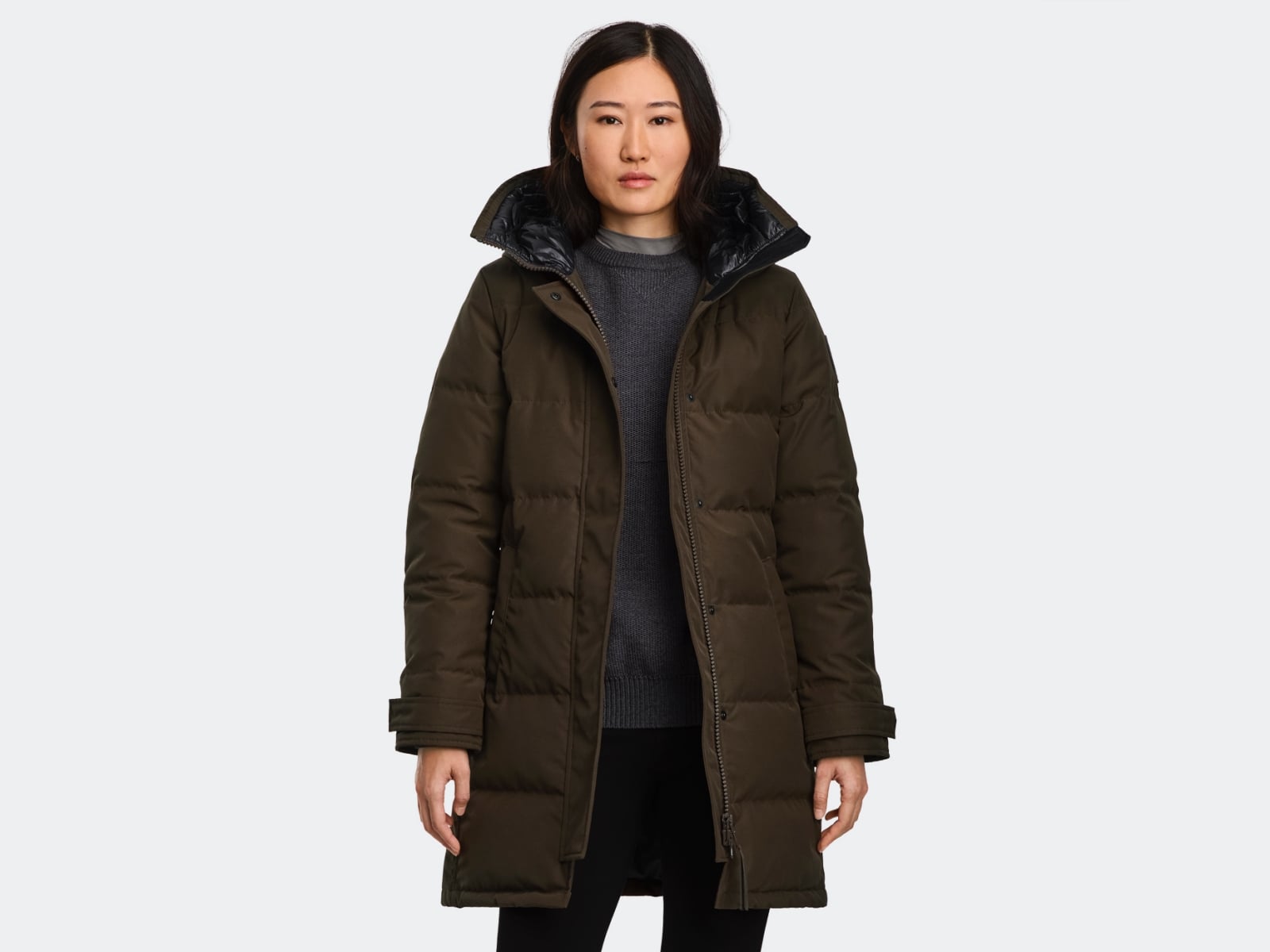 過年穿搭必備紅色單品！Canada Goose 推馬年限定系列，胭脂紅羽絨夾克、抓絨外套引一次看