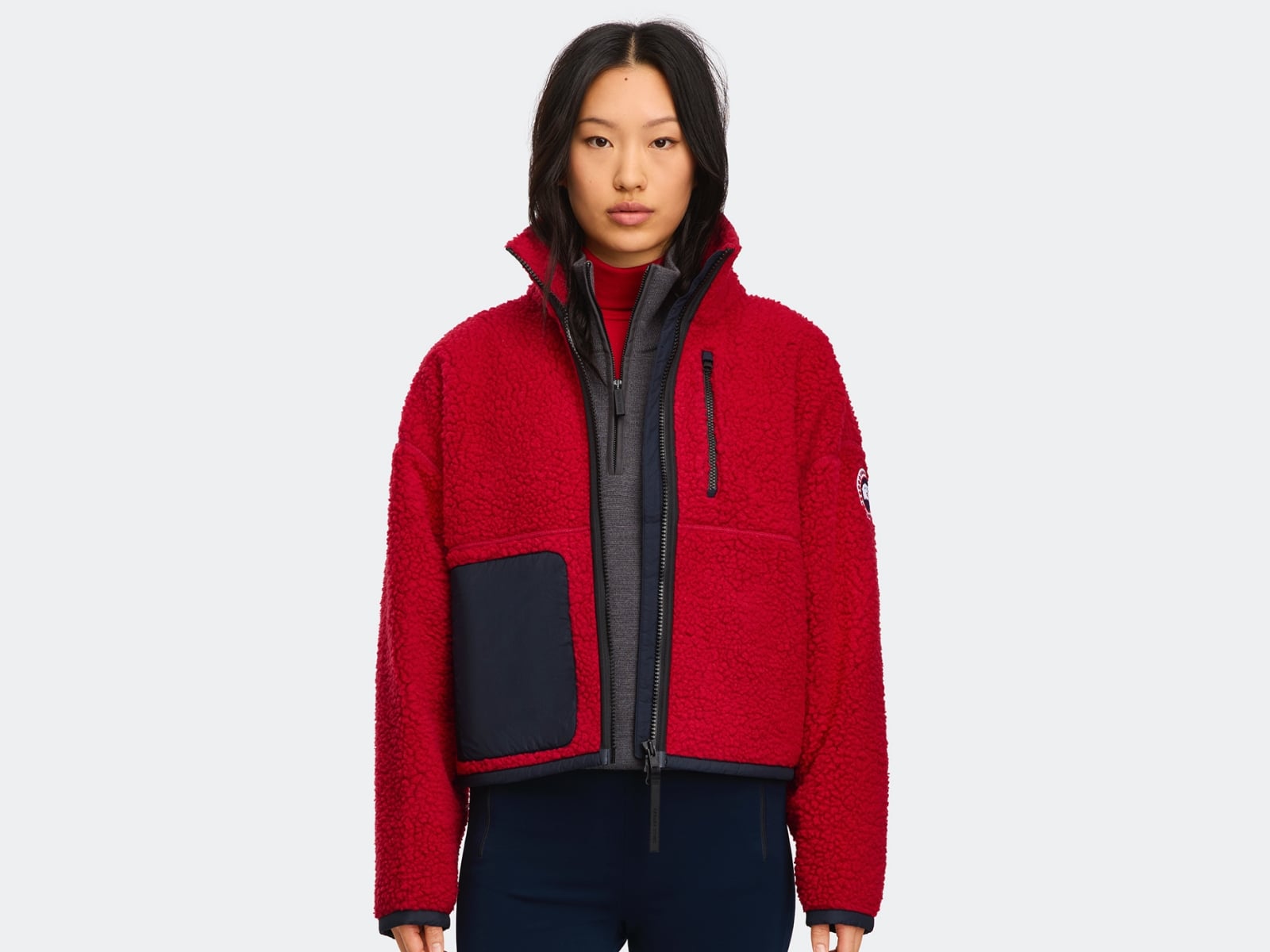 過年穿搭必備紅色單品！Canada Goose 推馬年限定系列，胭脂紅羽絨夾克、抓絨外套引一次看