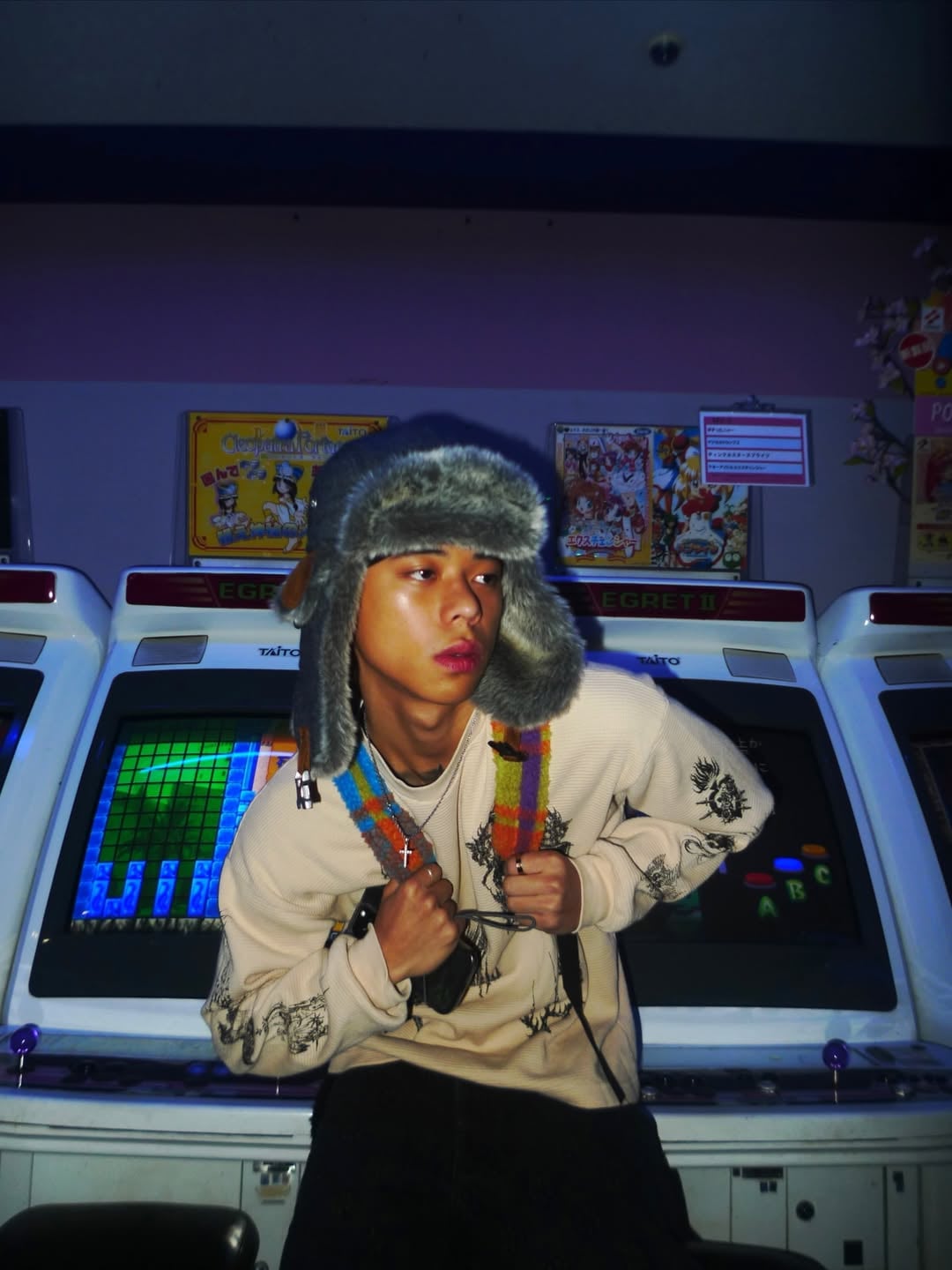 被稱為「東方 Central Cee」的他是誰？用鏡子拍出爆紅穿搭影片的香港新面孔【穿搭會客室】