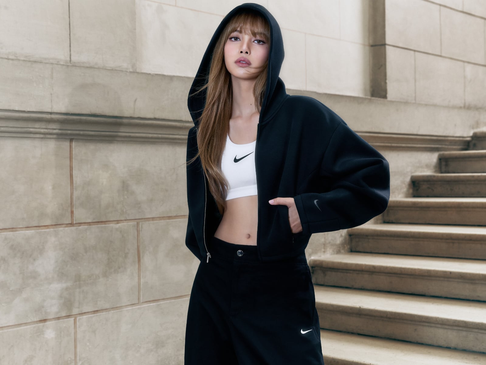 BLACKPINK LISA 正式簽約 Nike！上腳 Air Max 95 強勢宣告加入勾勾大家庭！