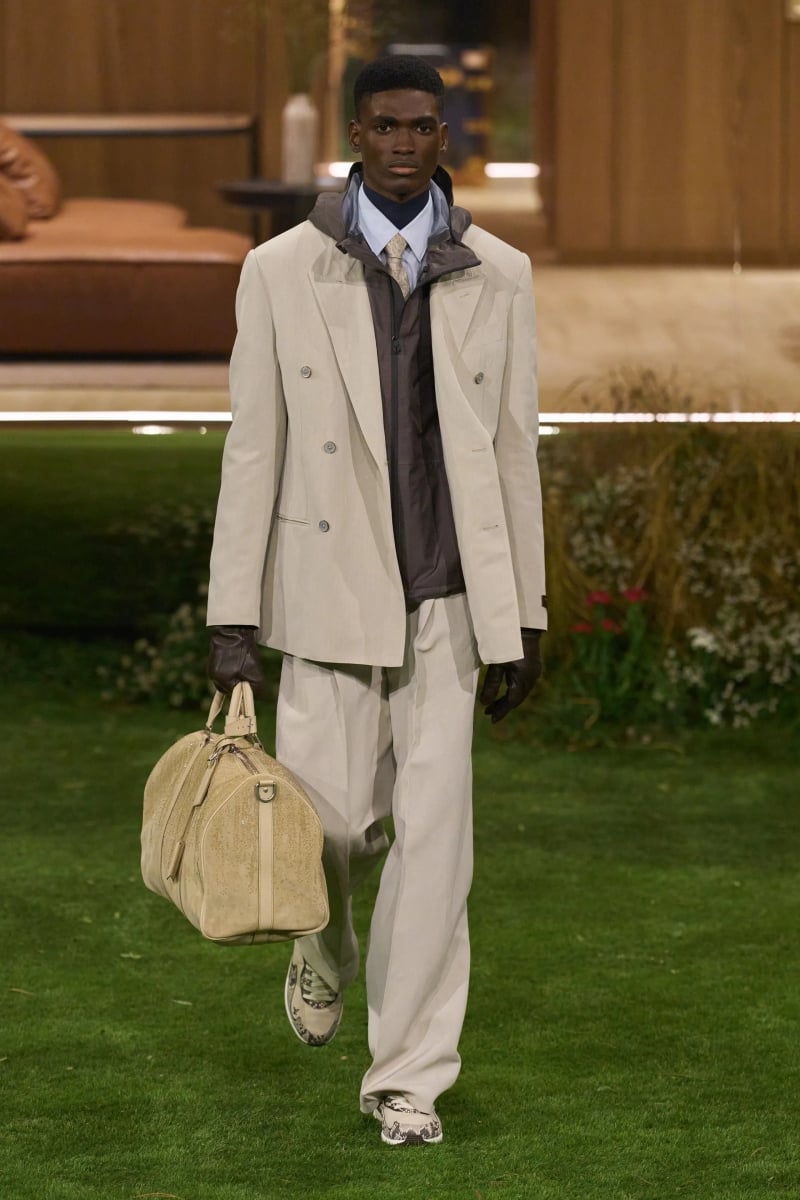 Louis Vuitton 2026 秋冬男裝大秀：Pharrell 以建築思維重塑可居住的時尚！A$AP Rocky 新歌同步曝光