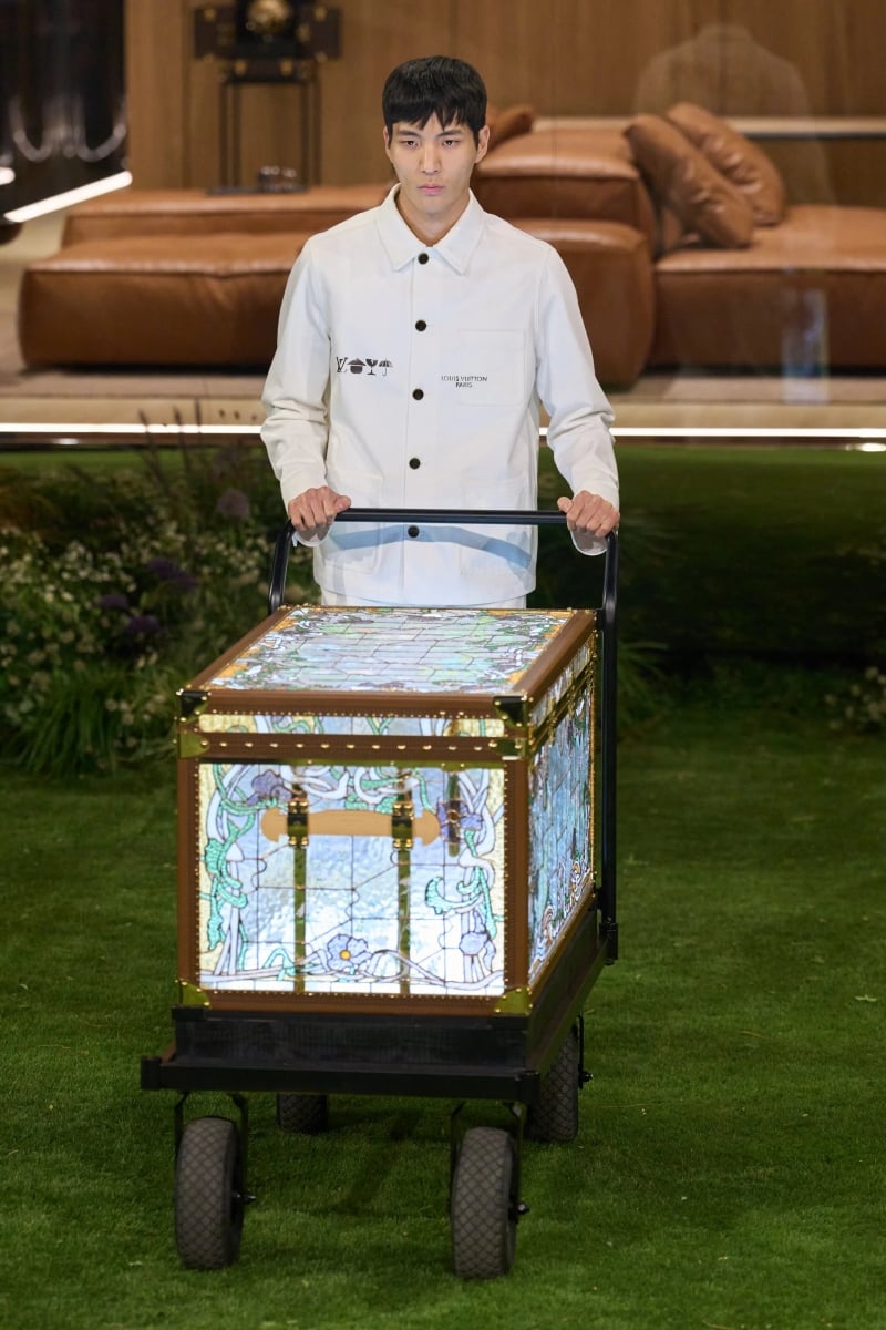 Louis Vuitton 2026 秋冬男裝大秀：Pharrell 以建築思維重塑可居住的時尚！A$AP Rocky 新歌同步曝光