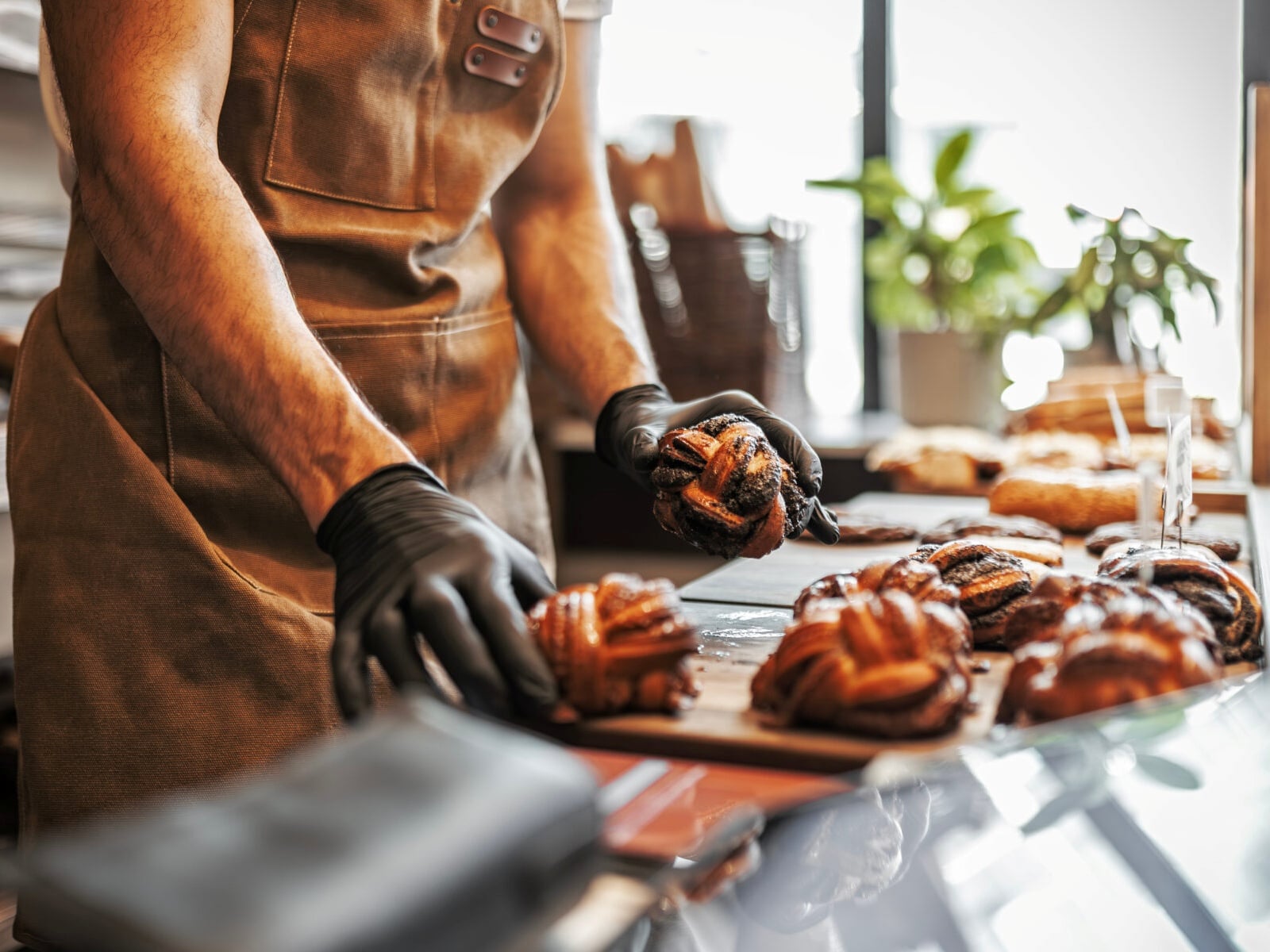 《天下麵包》線上看攻略｜《黑白大廚》烘焙版、72 位選手對決、開播時間與必看亮點一次掌握！