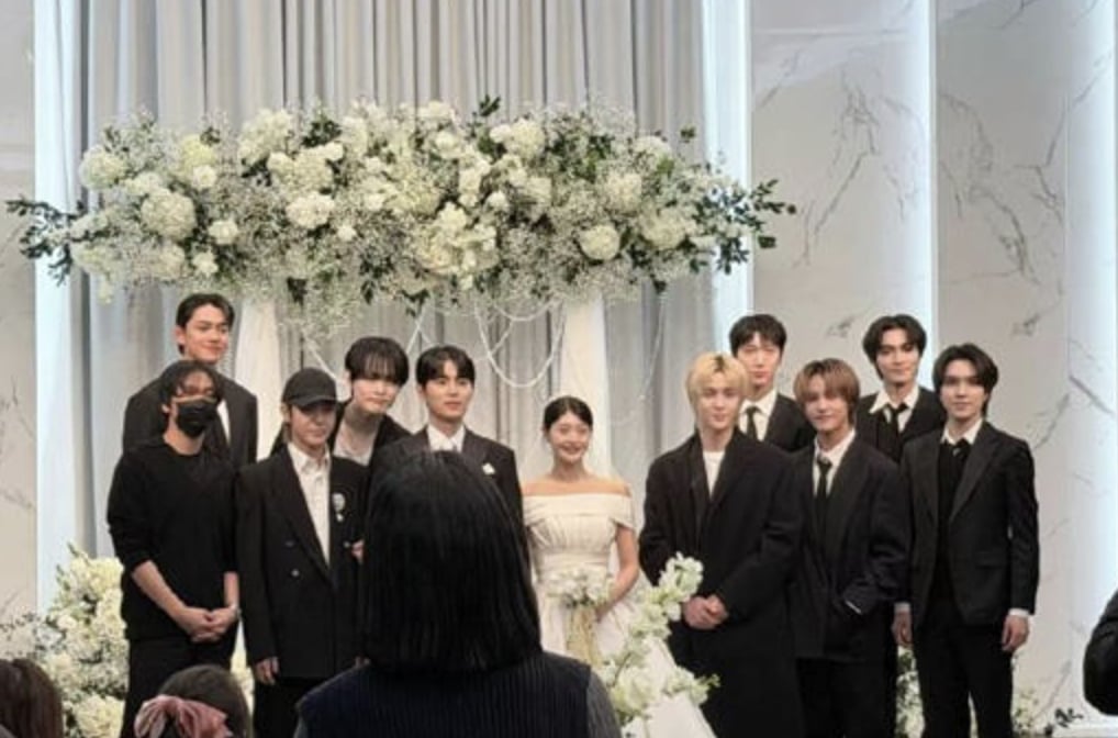 Lucas 黃旭熙退團後首度同框 NCT！經紀人婚禮合照曝光掀熱議！