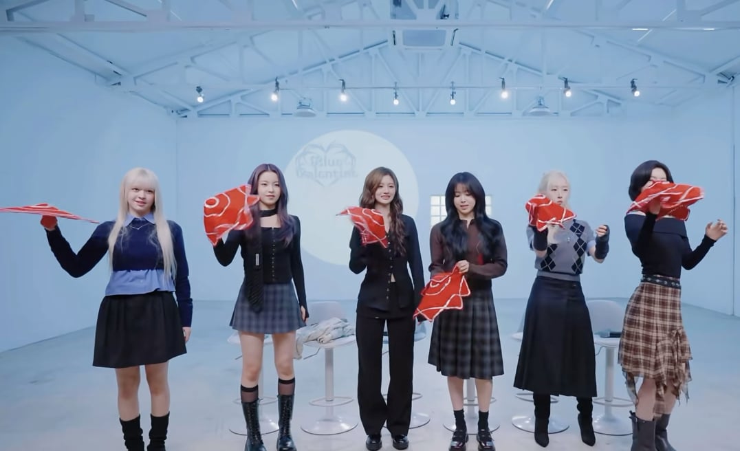 NMIXX 中國節目逼唱〈大東北是我的家鄉〉、轉紅手帕！引粉心疼：「放過他們吧！」