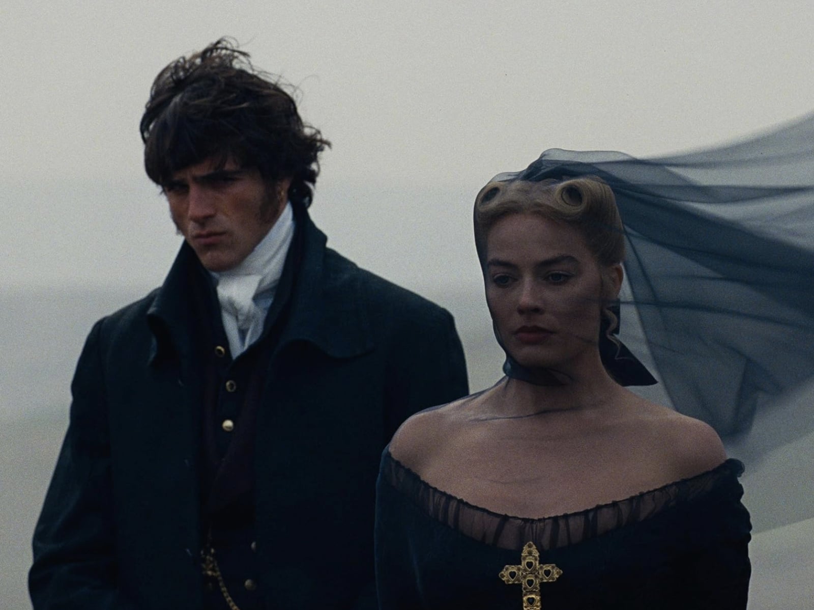 瑪格羅比 Margot Robbie 拍《咆哮山莊》對雅各艾洛迪超依賴！坦言：「沒他在場就失魂落魄！」