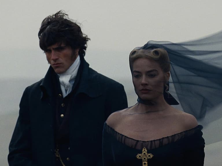 瑪格羅比 Margot Robbie 拍《咆哮山莊》對雅各艾洛迪超依賴！坦言：「沒他在場就失魂落魄！」