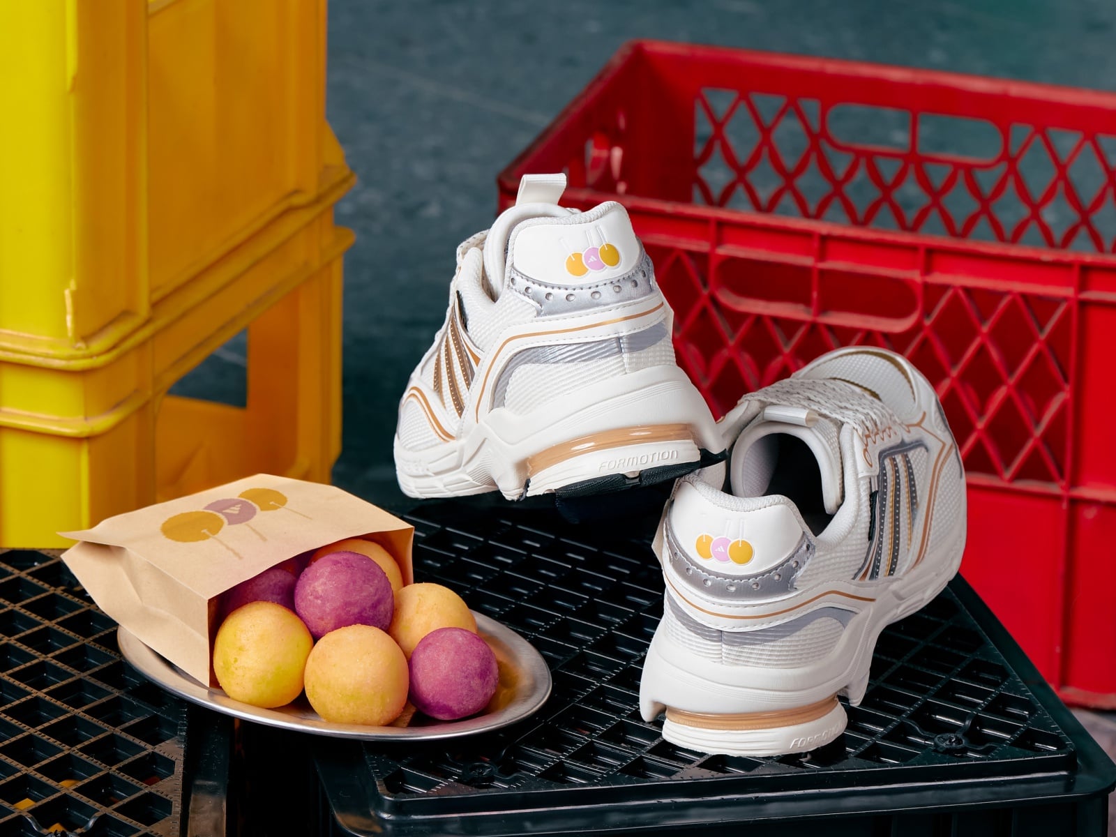 adidas 全新城市插畫系列翻玩道地台味！台派機車 x 夜市地瓜球展開國民探索之旅！