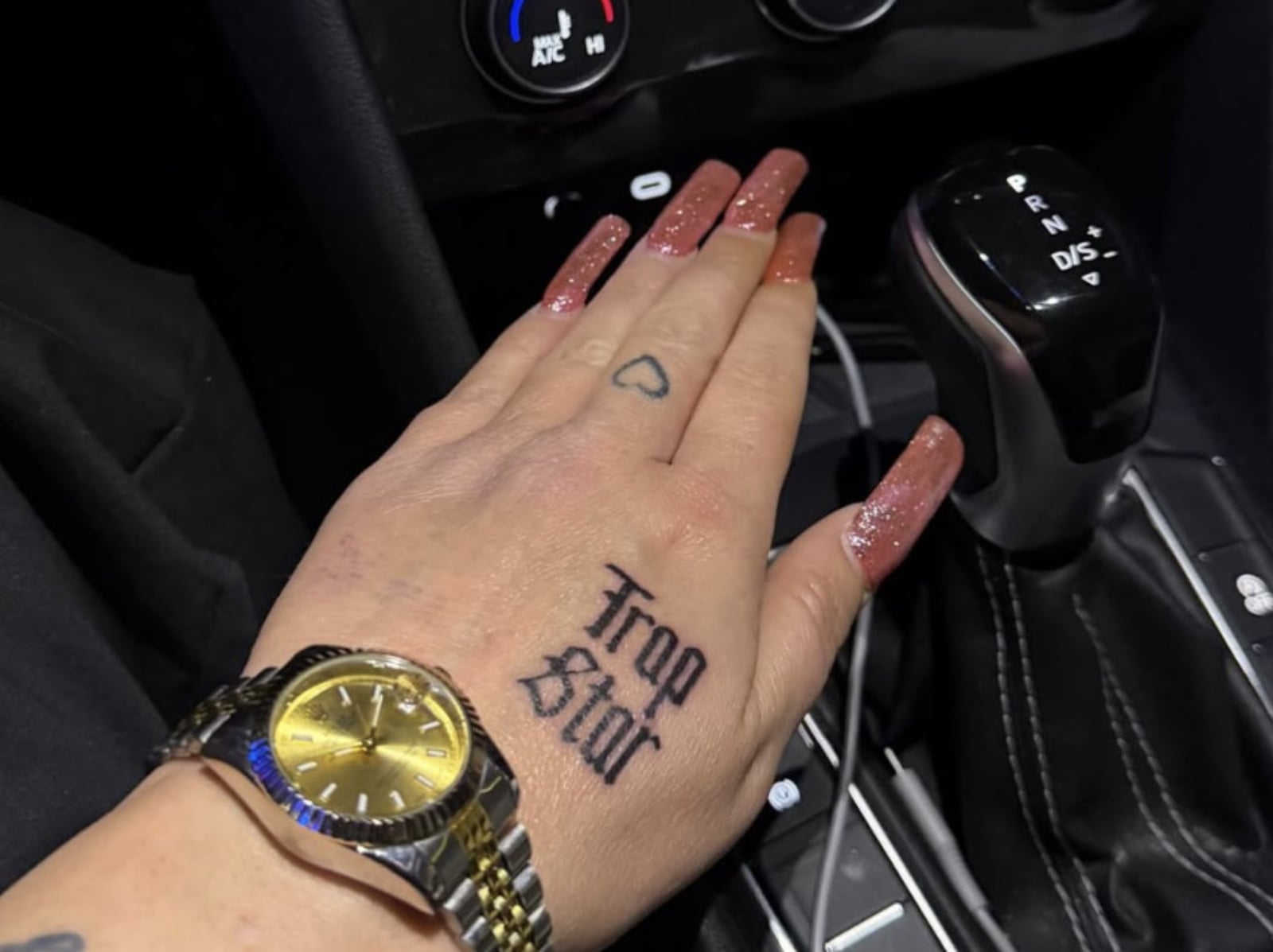 Amanda Bynes 減重 30 磅新形象蛻變！新刺青「Trap Star」引網熱議！