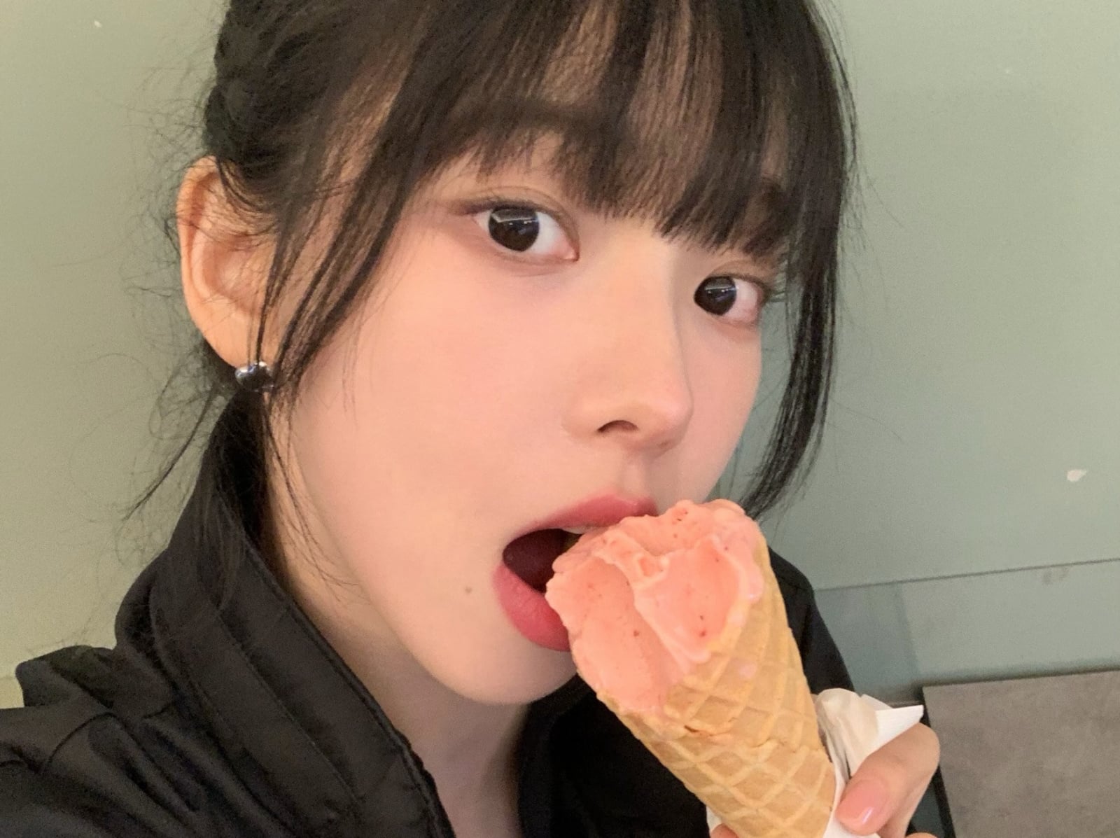 aespa Karina 身高 168 公分 IG 美照畫風突變！網笑：「有一種抽象叫劉知珉！」