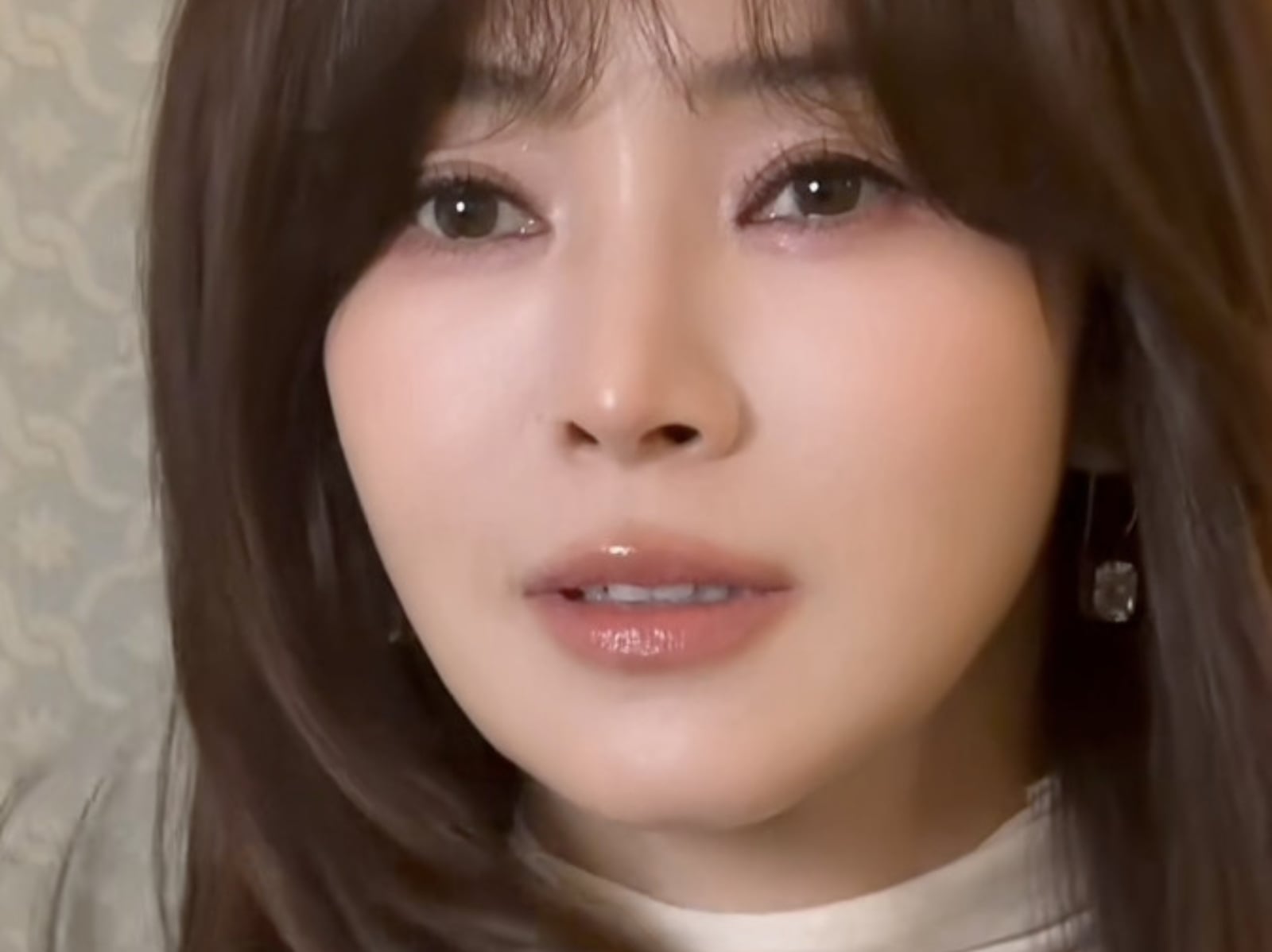 侯佩岑 48 歲近照曝光撞臉宋慧喬引熱議！網驚：「已經不是本人了！」