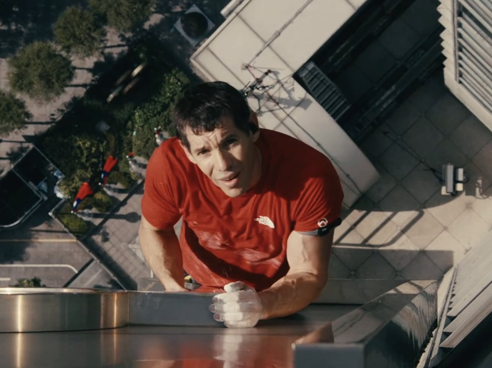 Alex Honnold 台北101 成功制霸！徒手攀爬攻頂史上第一人！