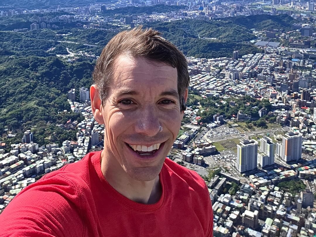 霍諾德 Alex Honnold 身高 180 公分徒手爬 101 爆紅！核心訓練、居家力量訓練⋯專業攀岩訓練 8 技巧公開！