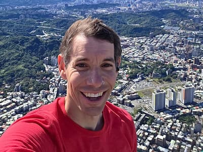 霍諾德 Alex Honnold 身高 180 公分徒手爬 101 爆紅！核心訓練、居家力量訓練⋯專業攀岩訓練 8 技巧公開！