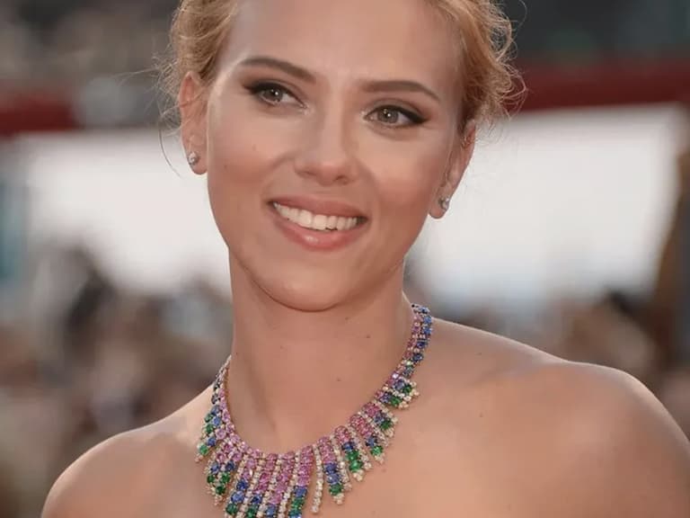 史嘉蕾喬韓森 Scarlett Johansson 聯手 700 藝人反 AI！直言：「科技巨頭竊取創作！」
