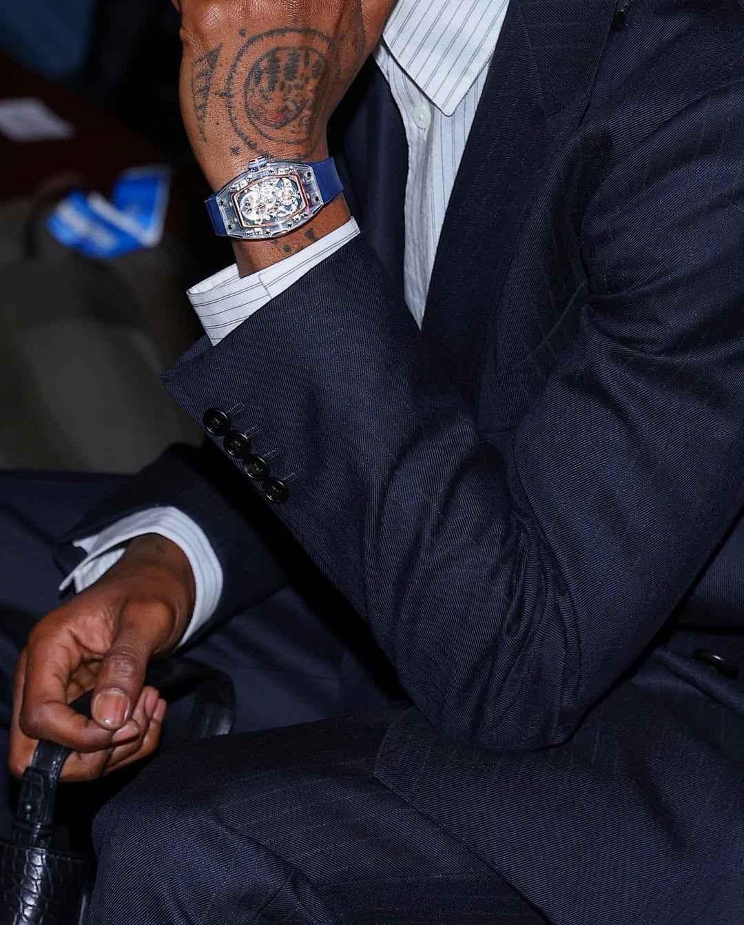 Travis Scott 巴黎時裝周戴 200 萬美元錶款！Richard Mille 藍寶石透明殼體，全球限量僅 35 支！