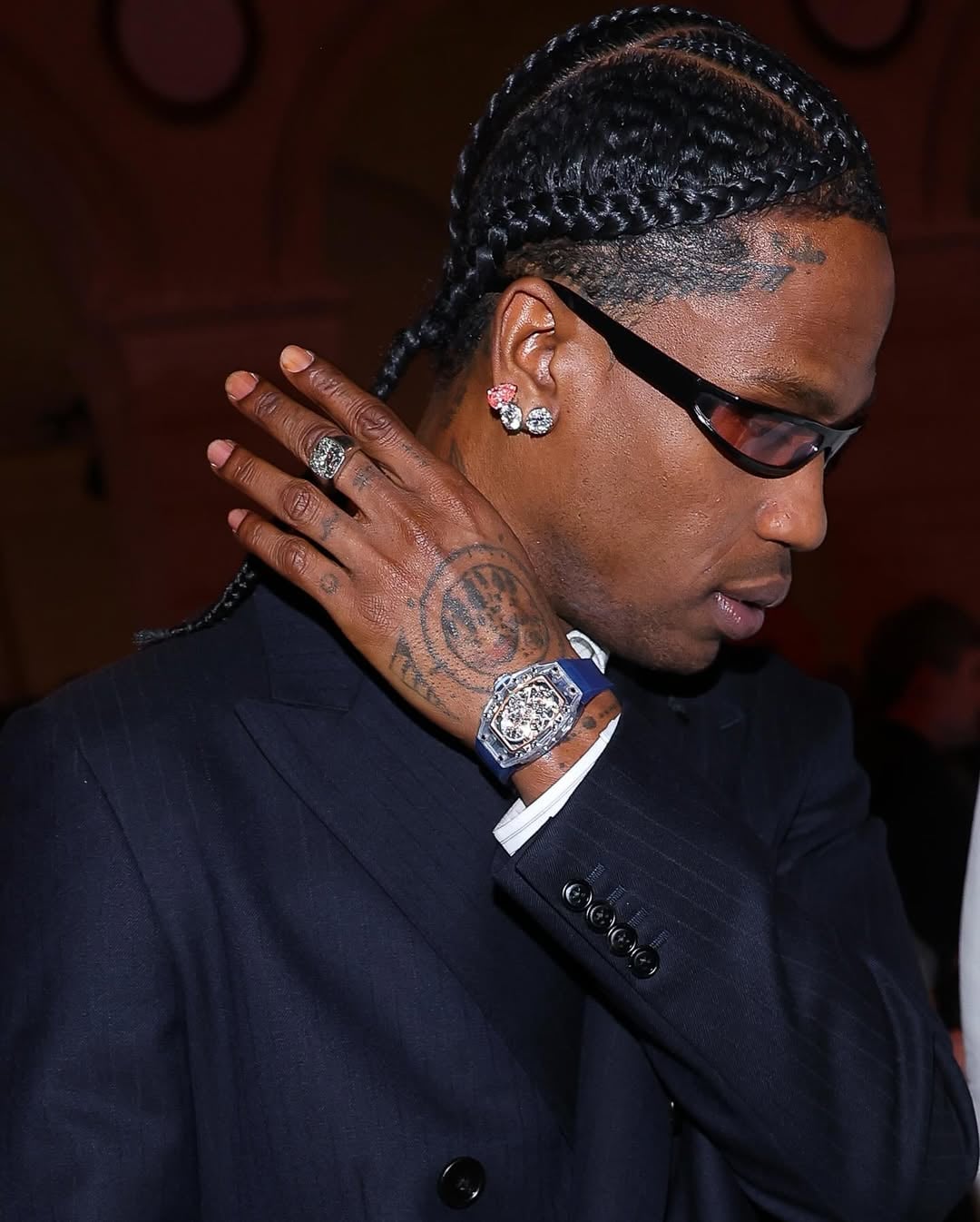 Travis Scott 巴黎時裝周戴 200 萬美元錶款！Richard Mille 藍寶石透明殼體，全球限量僅 35 支！