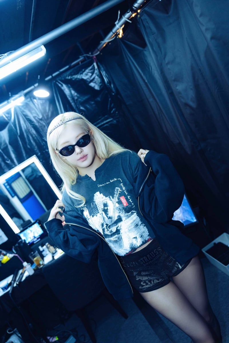 Rosé 東京演唱會 3 套 Levi's 客製造型狂圈粉！鉚釘丹寧搭皮革⋯每套都是時尚藝術品！