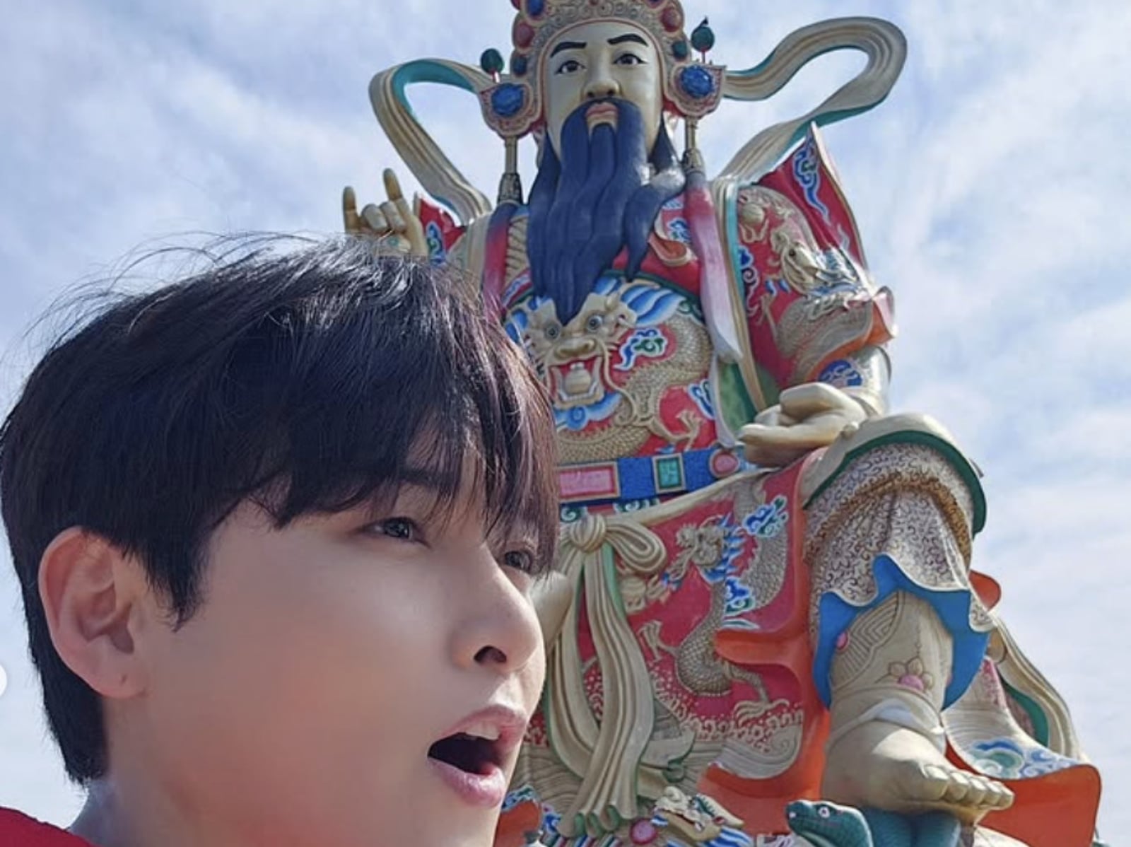 Super Junior 厲旭高雄開唱拜碼頭！清晨直奔蓮池潭與玄天上帝合照！