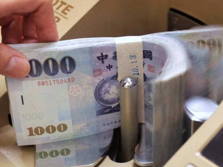 2026 換新鈔時間曝光!銀行、ATM 兌換地點、規定方式一次看!