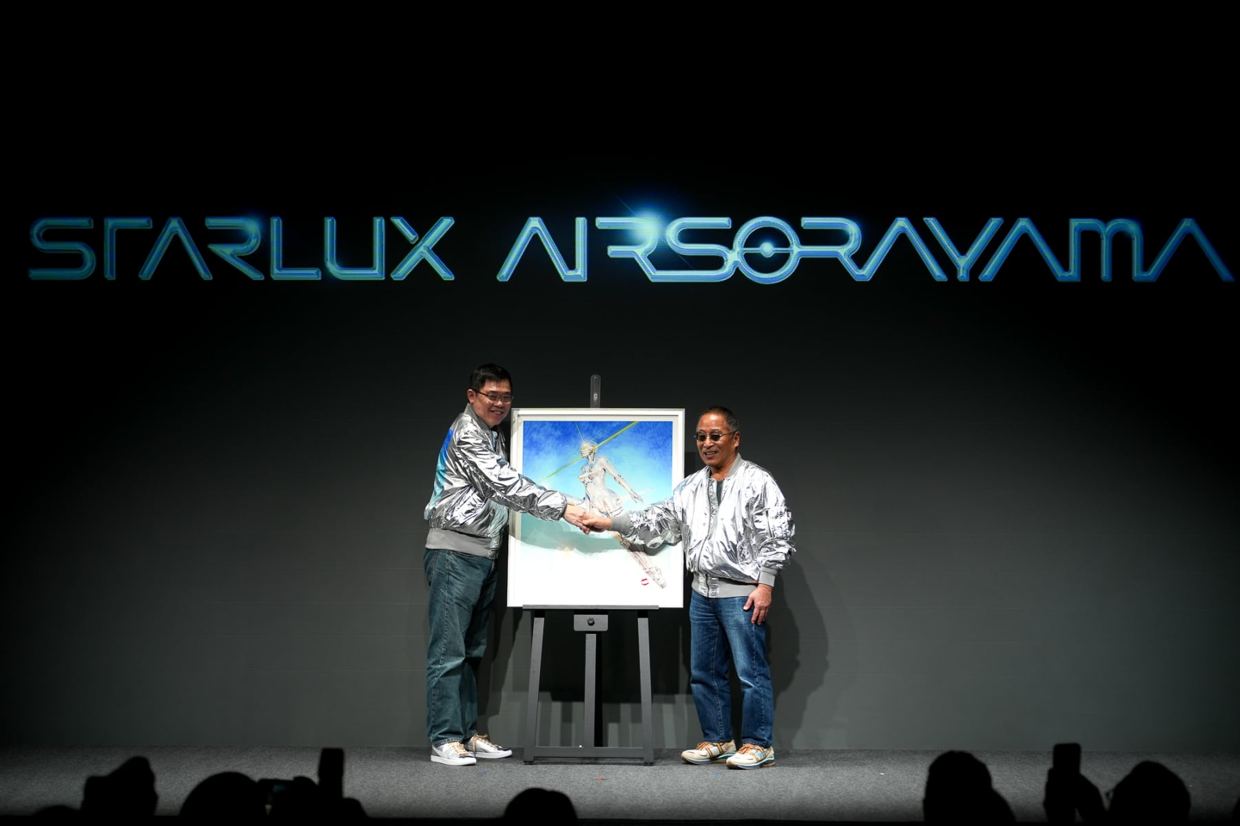 星宇航空聯手日本藝術大師「空山基」迎來超震撼聯名!兩架金屬藝術品啟航時間、機上備品周邊一次看!