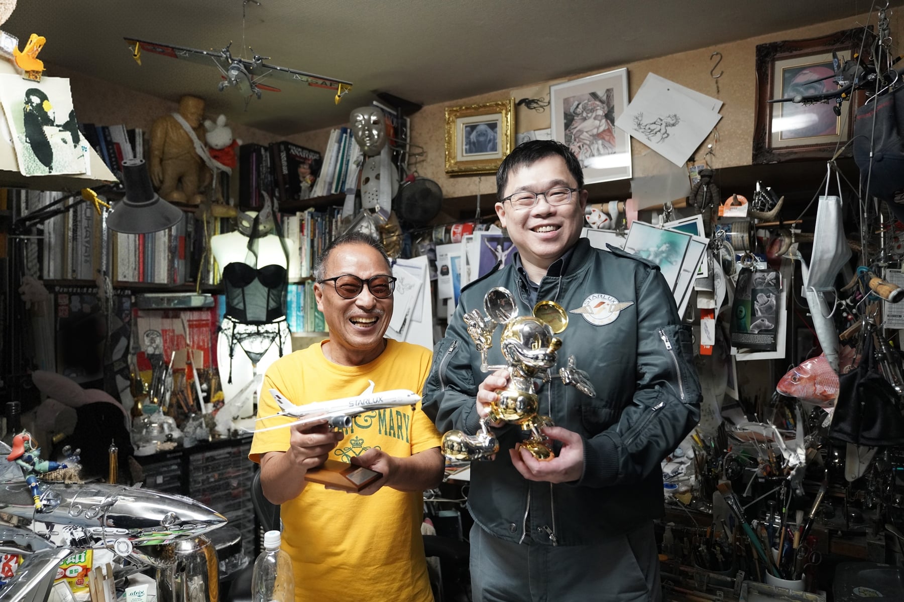 星宇航空聯手日本藝術大師「空山基」迎來超震撼聯名!兩架金屬藝術品啟航時間、機上備品周邊一次看!