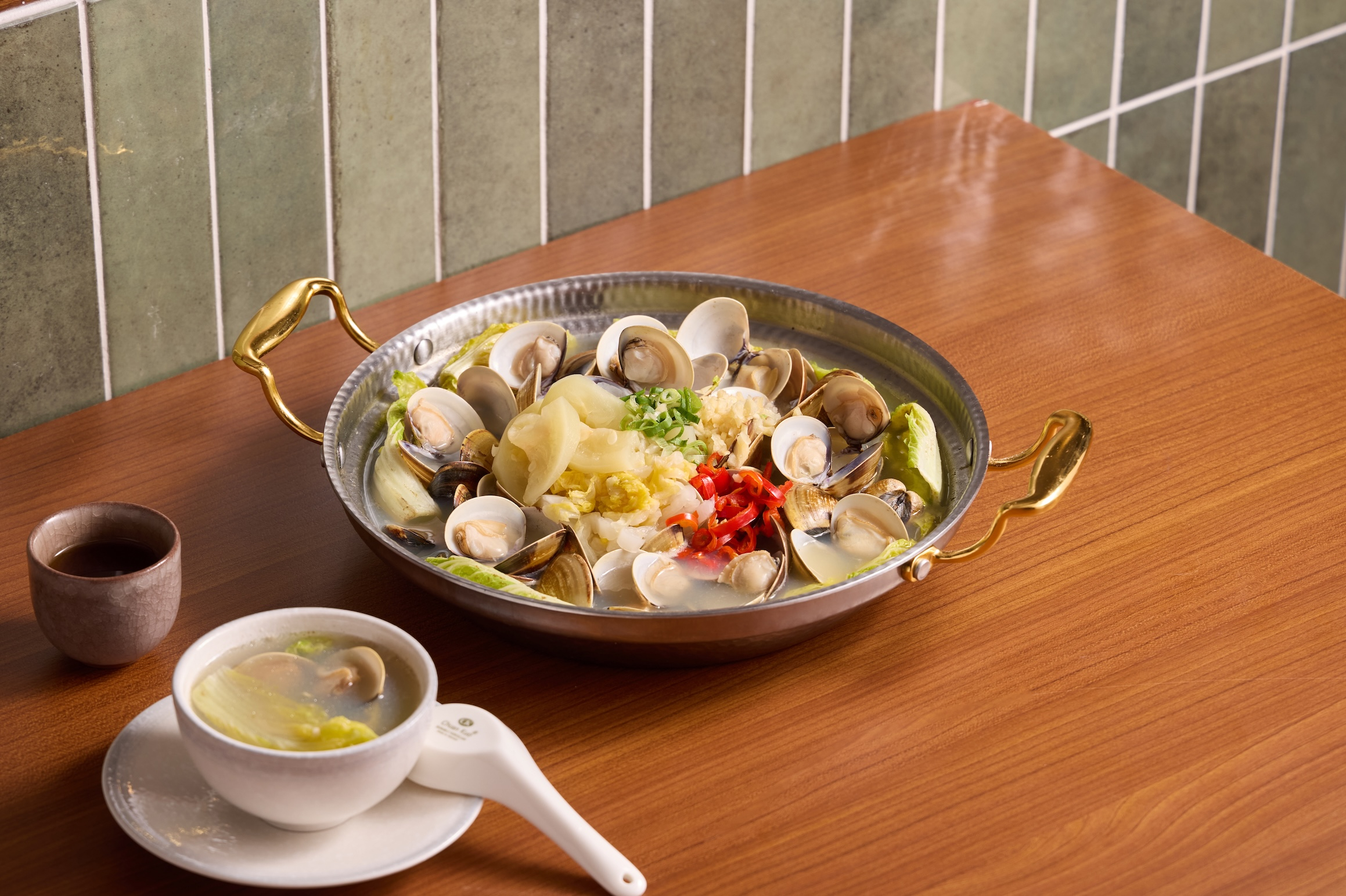 如嫦 卜卜蜆.港式雞煲|超鮮美蛤蜊鍋+招牌嫩雞煲必吃!菜單、價格、訂位方式⋯一次看!