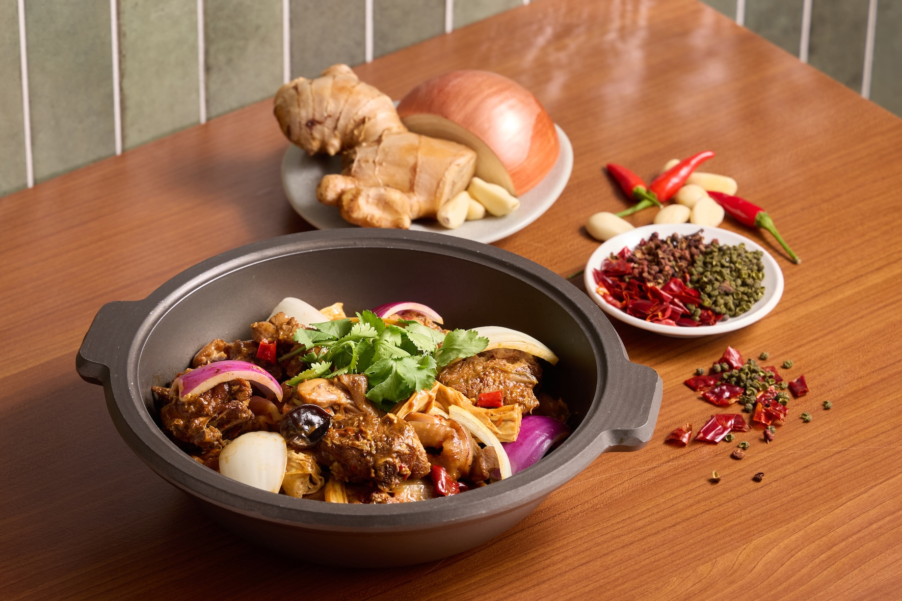 如嫦 卜卜蜆.港式雞煲|超鮮美蛤蜊鍋+招牌嫩雞煲必吃!菜單、價格、訂位方式⋯一次看!