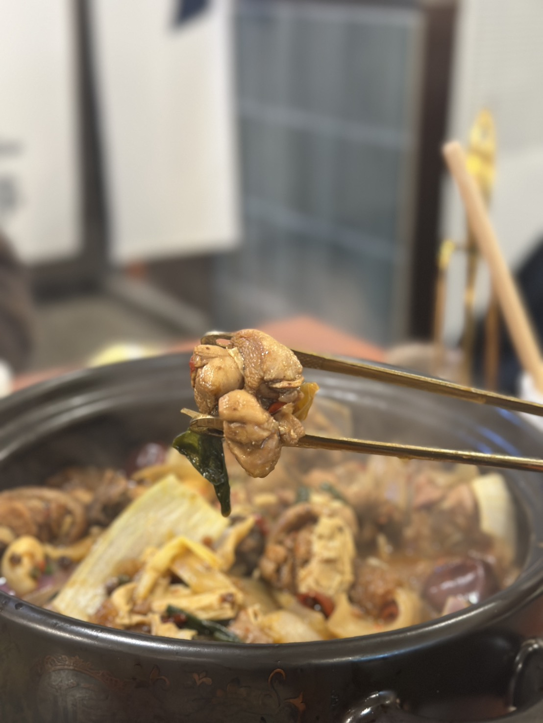 如嫦 卜卜蜆.港式雞煲|超鮮美蛤蜊鍋+招牌嫩雞煲必吃!菜單、價格、訂位方式⋯一次看!