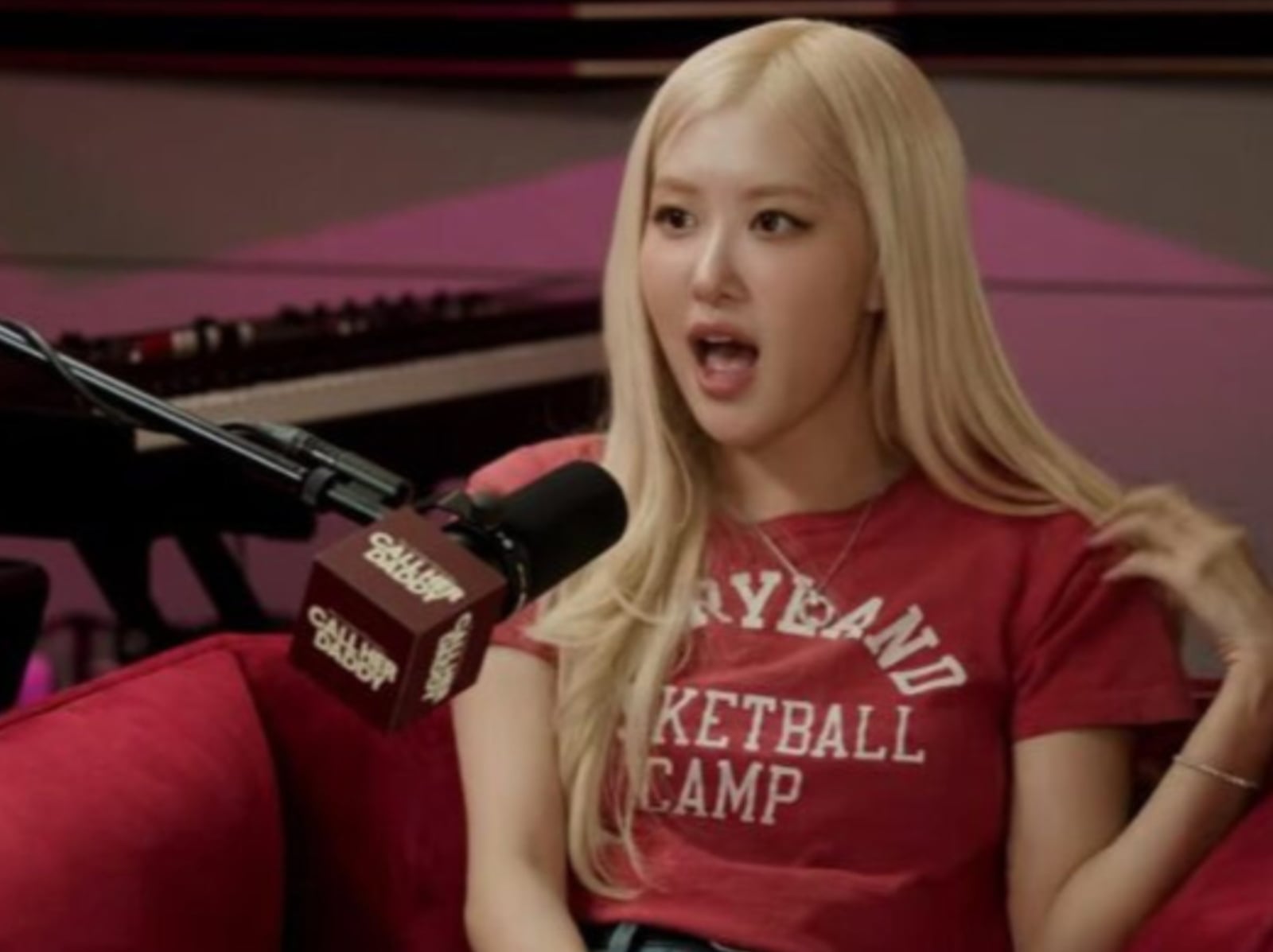 BLACKPINK Rosé 自爆躲狗仔談戀愛秘訣！直言：「模仿奶奶穿搭，前男友也配合！」