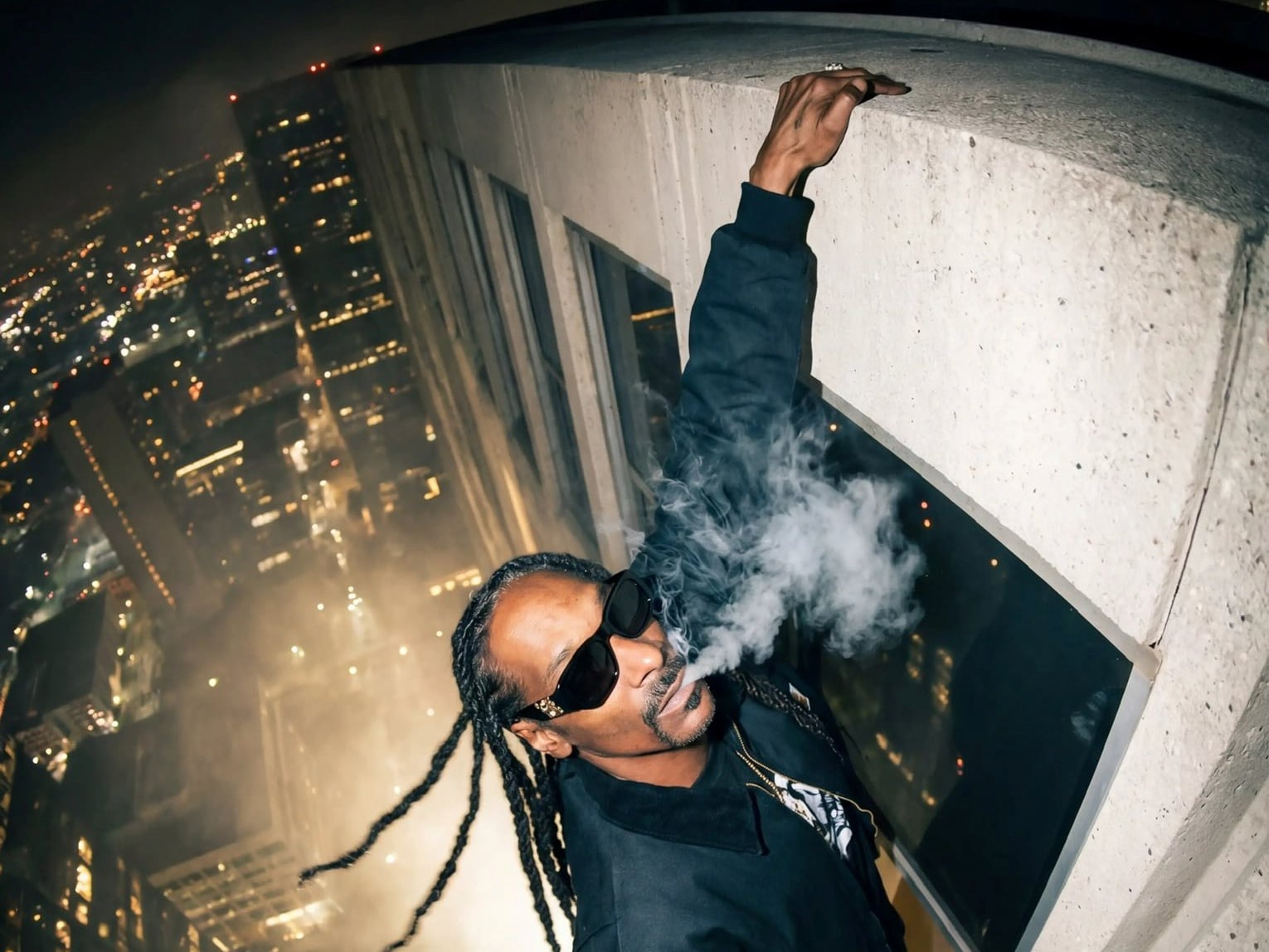 史努比狗狗 Snoop Dogg IG 曬爬台北 101 AI 影片！台灣國旗現身引讚：「謝謝讓世界看見！」