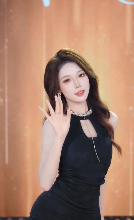 楓葉姐姐真面目曝光！官方宣布「團播不得濃妝、過度美顏」引熱議！