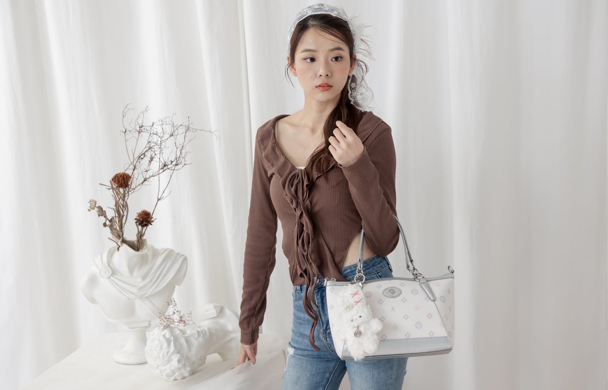 PLAYBOY 新系列 Misty Blue Whisper × Iridescent Bunny 柔霧丹寧與漸層藝術