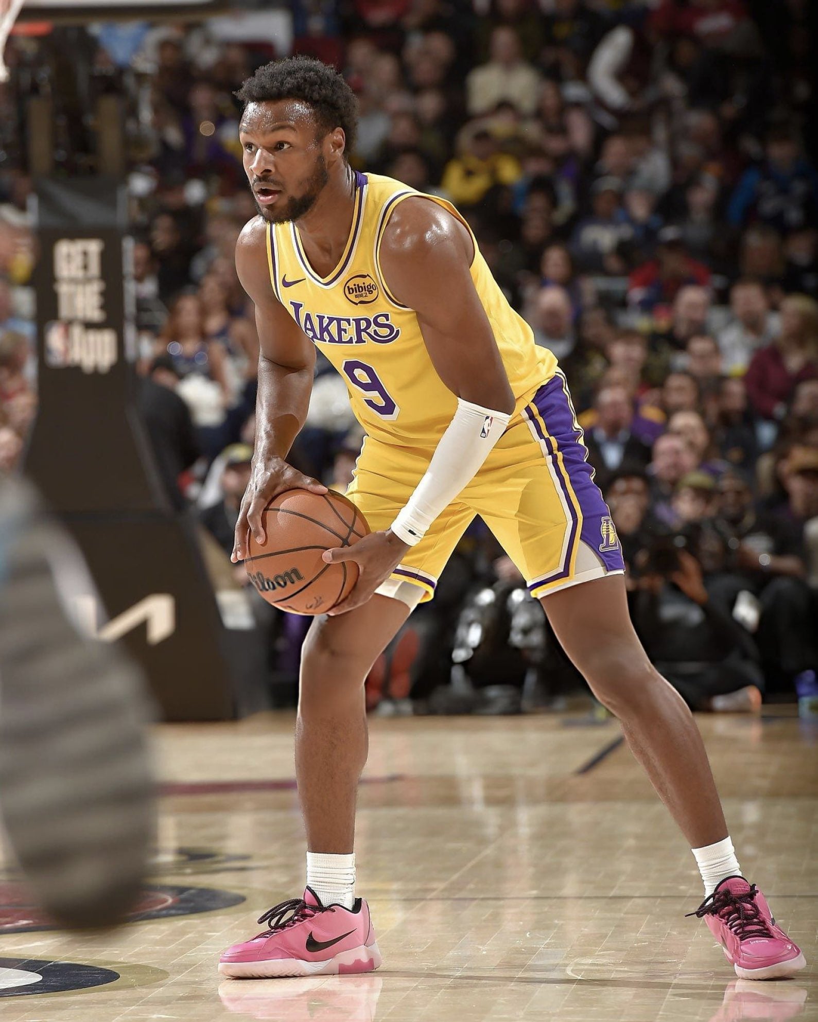 NBA/Bronny James Nike 個人 Logo 標誌曝光!上腳父親簽名戰靴施展驚天單手暴扣!