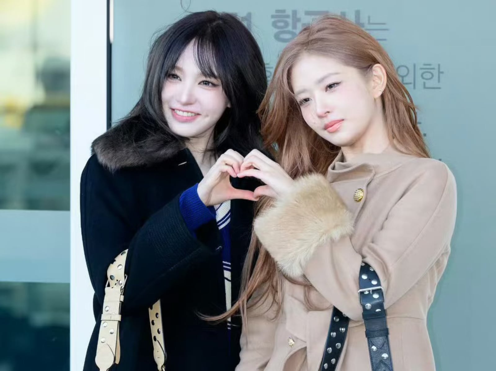 IVE Liz、Rei 合體亮相 Valentino 巴黎時裝週！空降成為品牌大使成焦點！